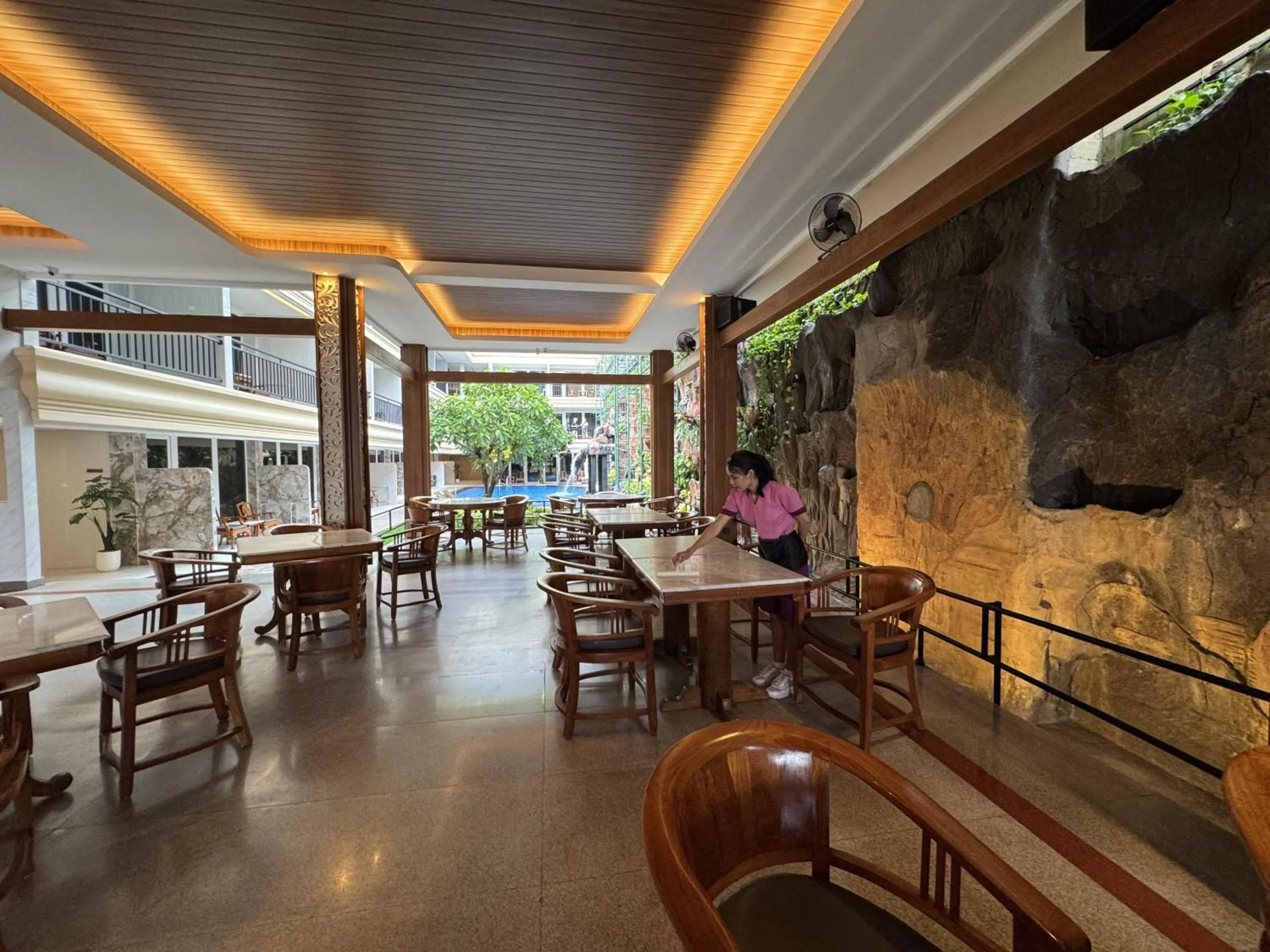 Restaurant/places to eat in Green Garden Hotel