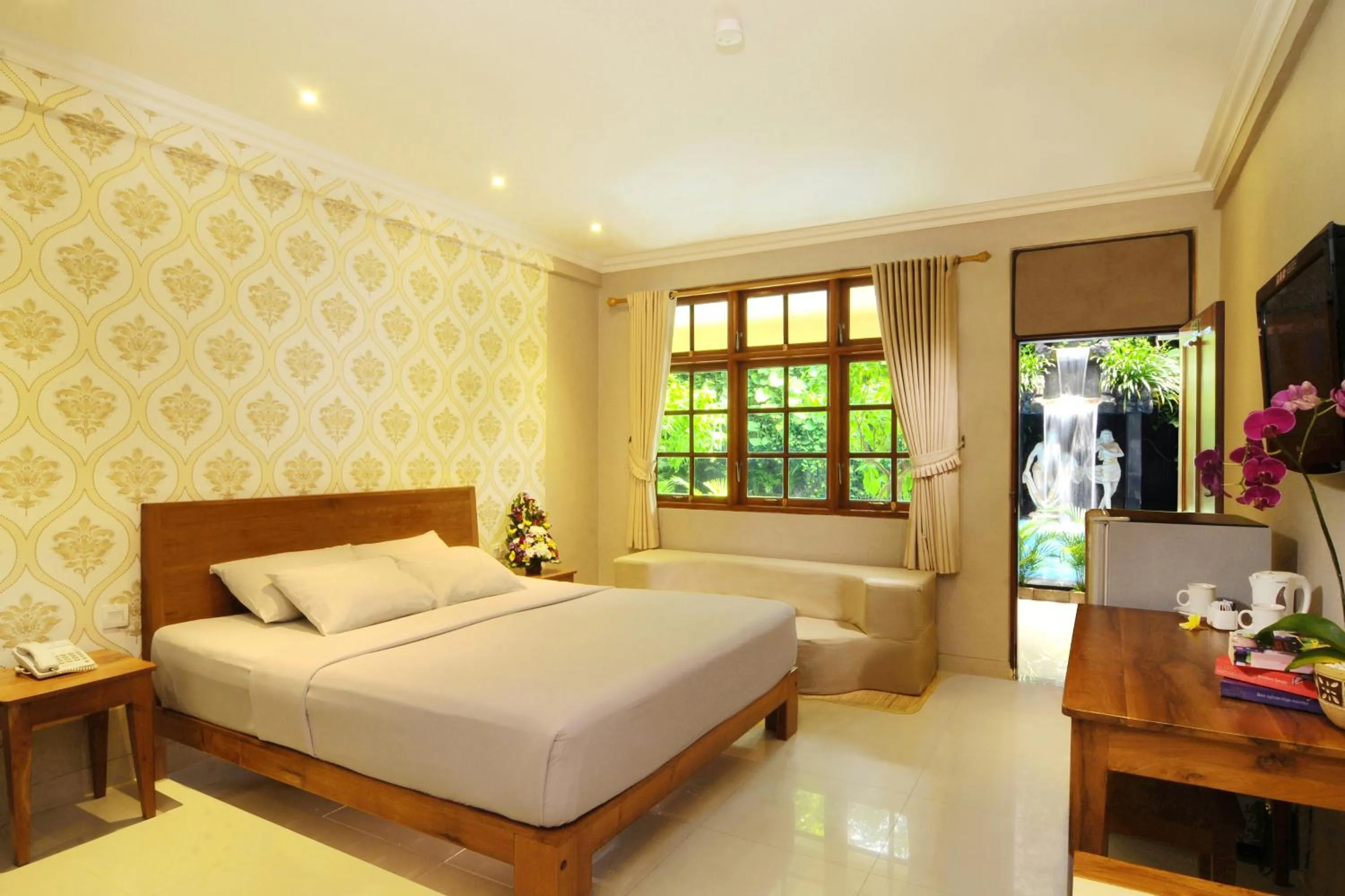 Bedroom, Bed in Green Garden Hotel