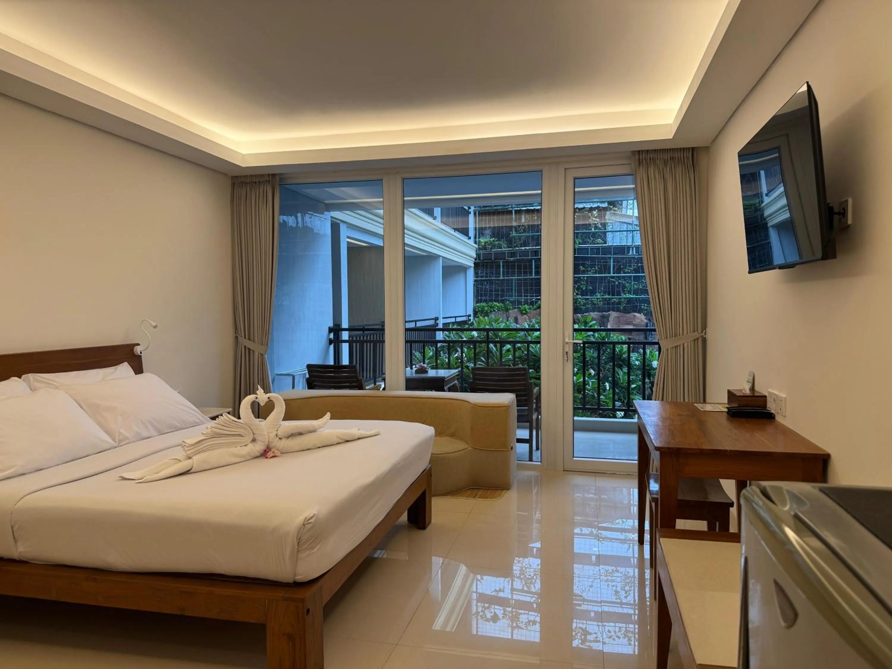 TV and multimedia, Bed in Green Garden Hotel