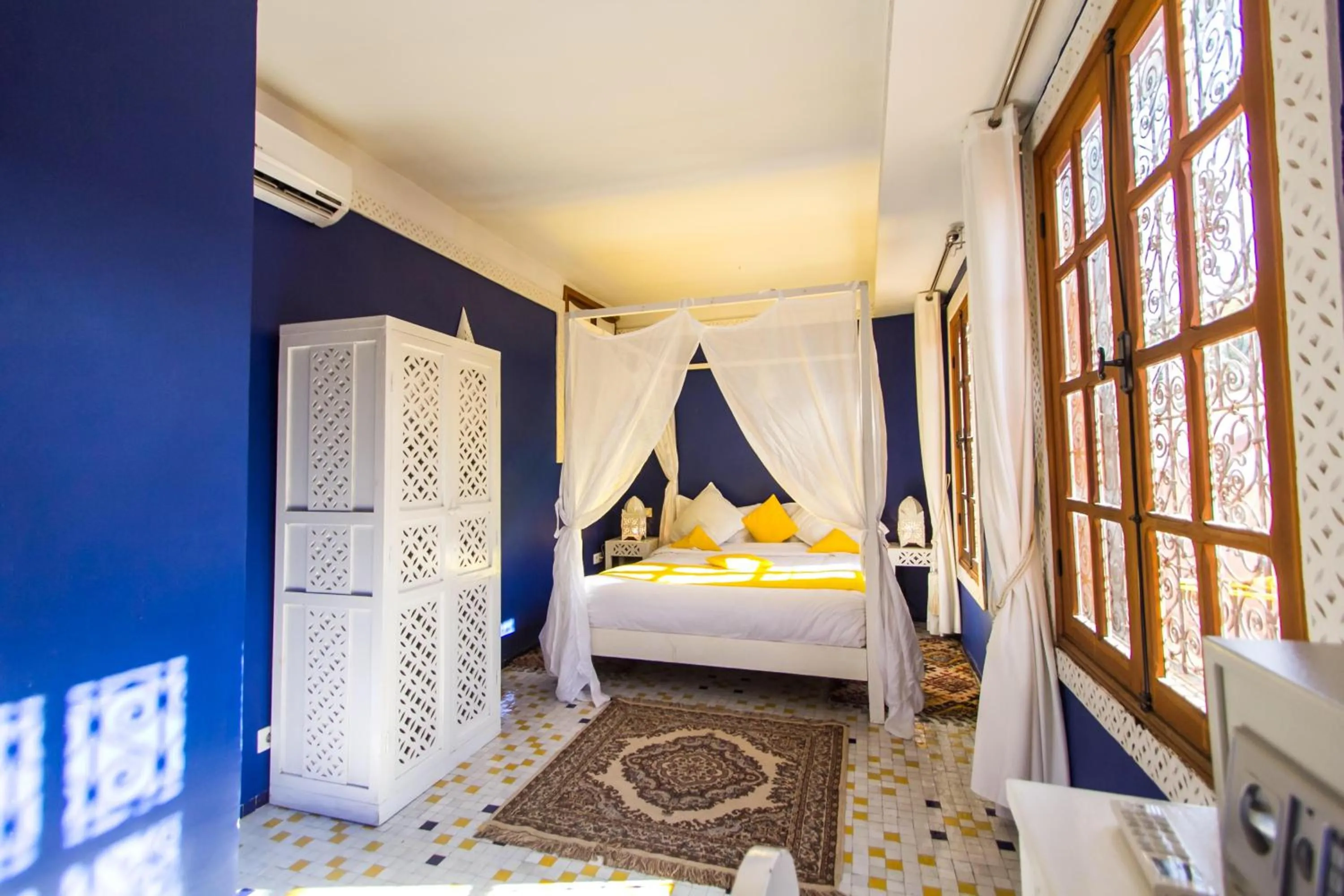 Bed in Riad 53 Fes - Luxury Oasis
