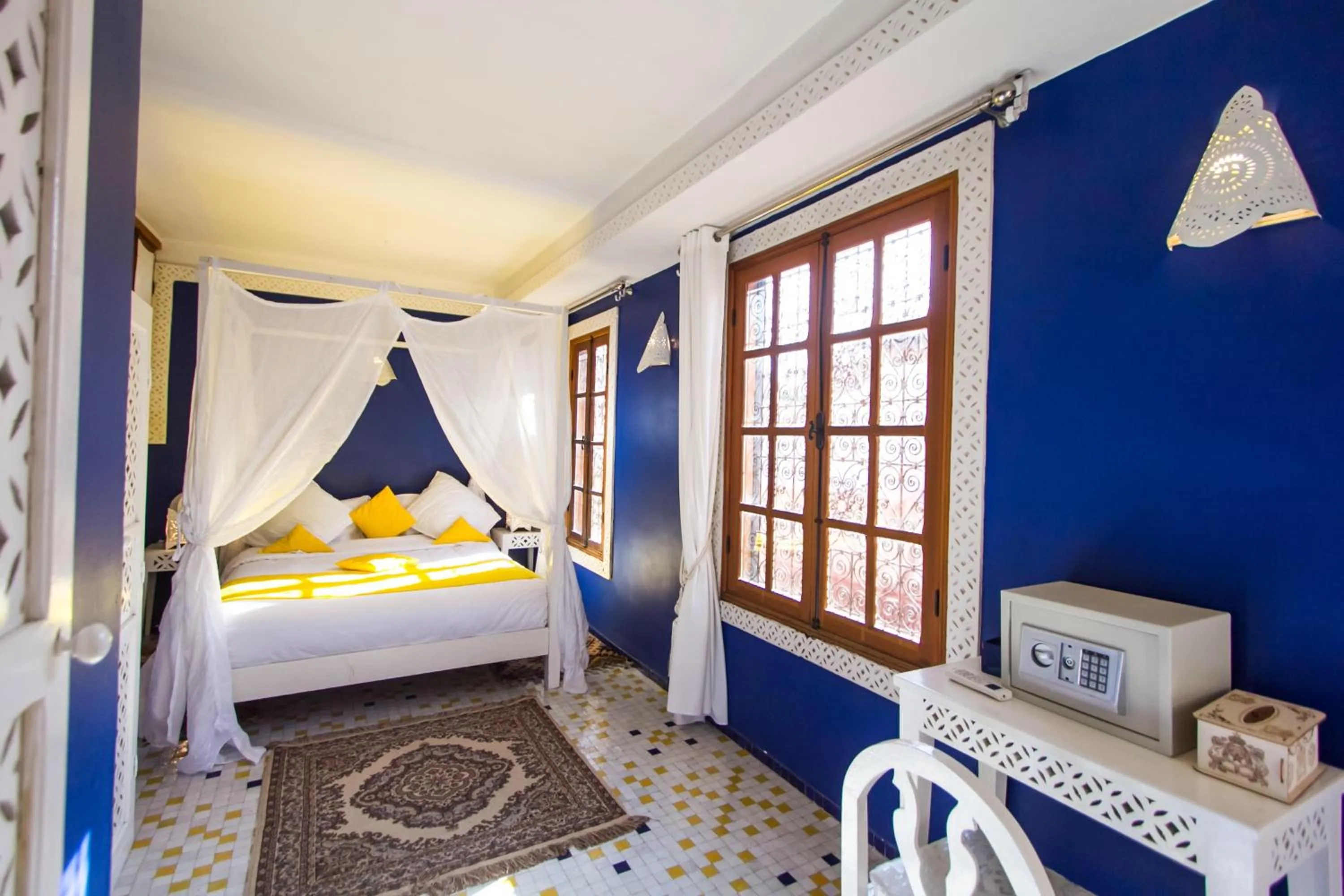 Bed in Riad 53 Fes - Luxury Oasis