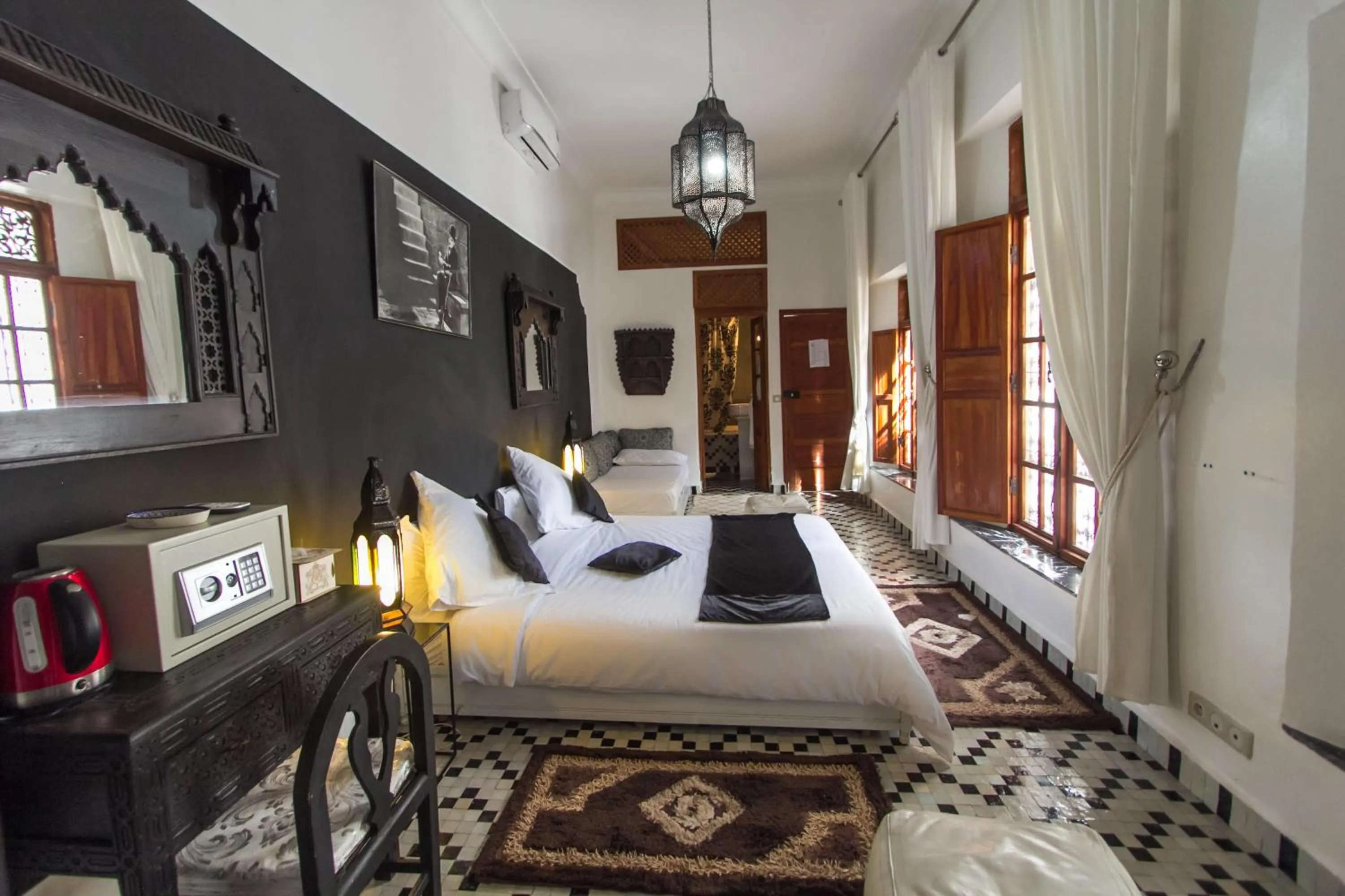 Bed in Riad 53 Fes - Luxury Oasis
