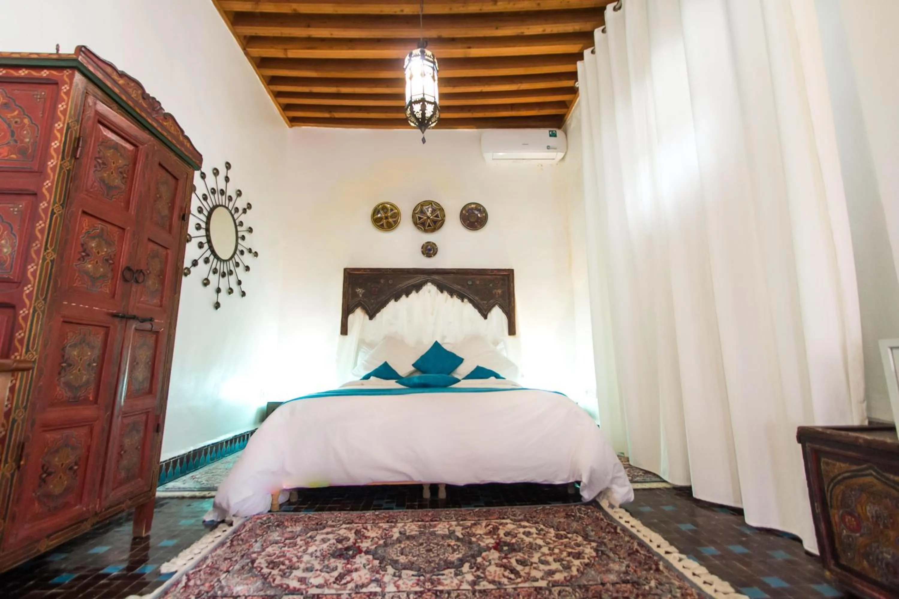 Bed in Riad 53 Fes - Luxury Oasis