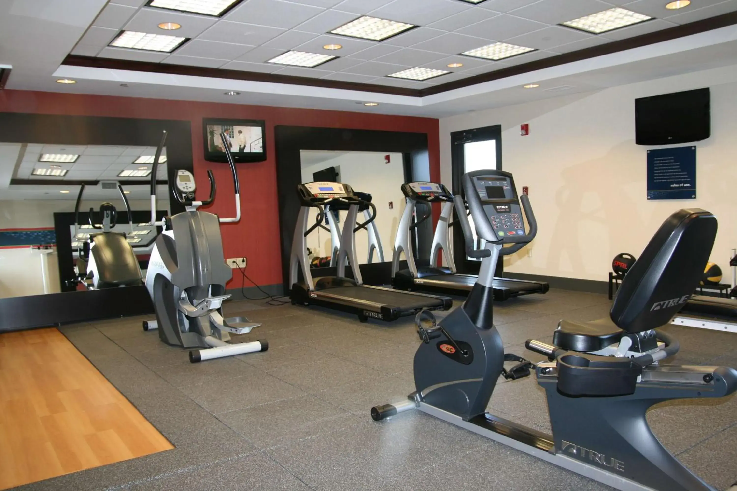 Fitness centre/facilities in Hampton Inn Olive Branch Fitness centre/facilities in Hampton Inn Olive Branch