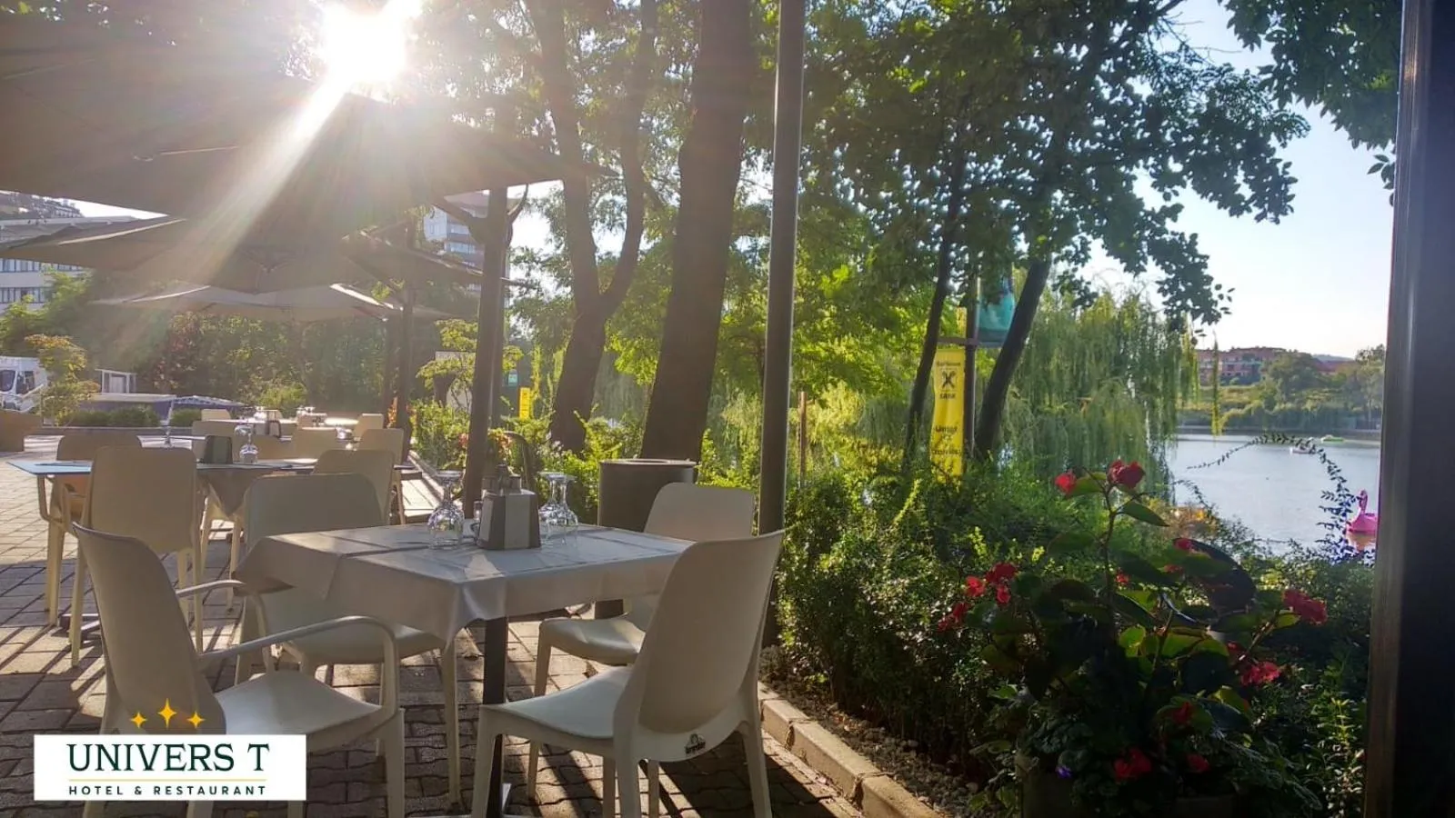 Restaurant/places to eat in Hotel Univers