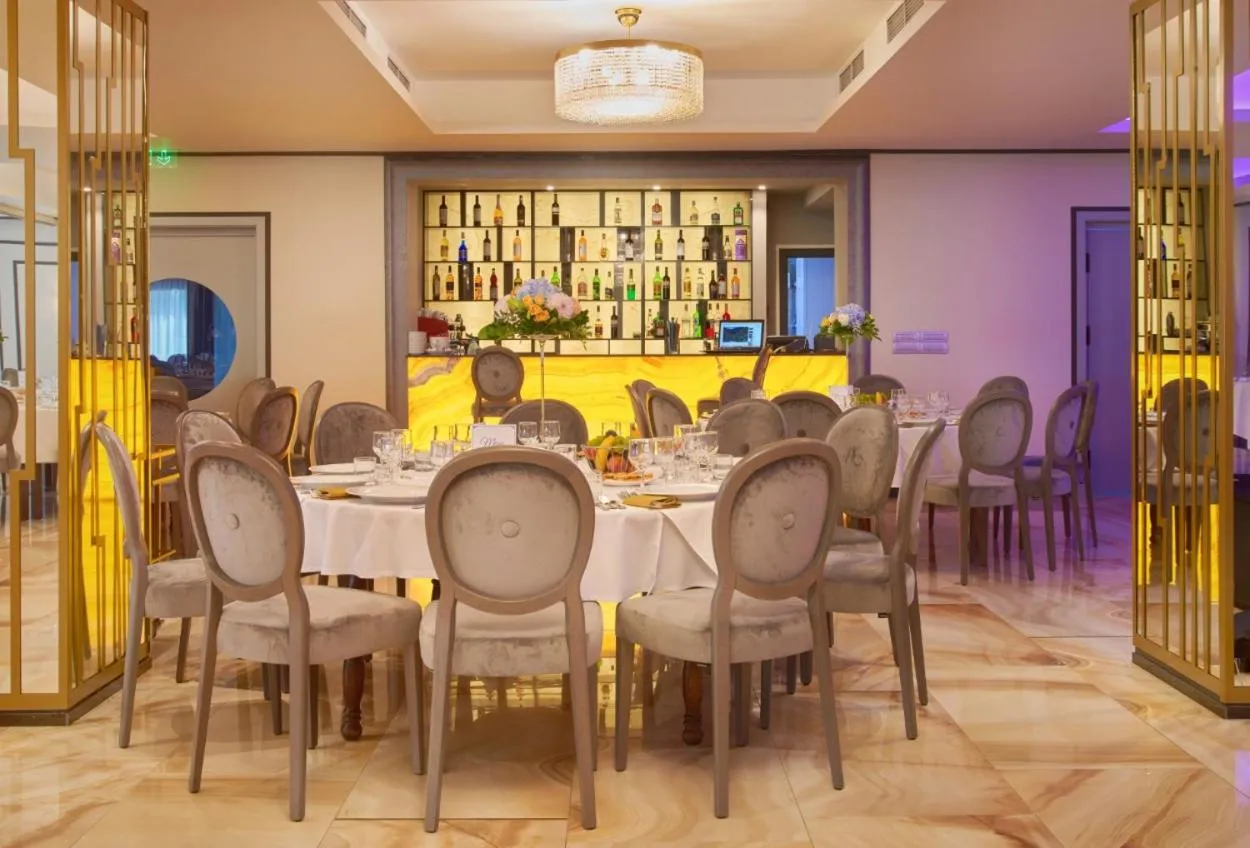 Meals in Hotel Univers