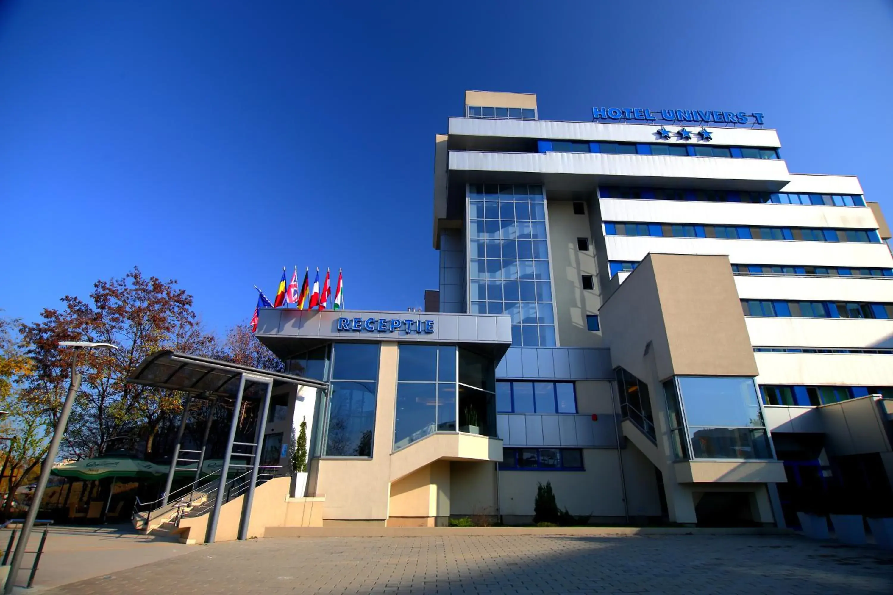 Facade/entrance in Hotel Univers Facade/entrance in Hotel Univers