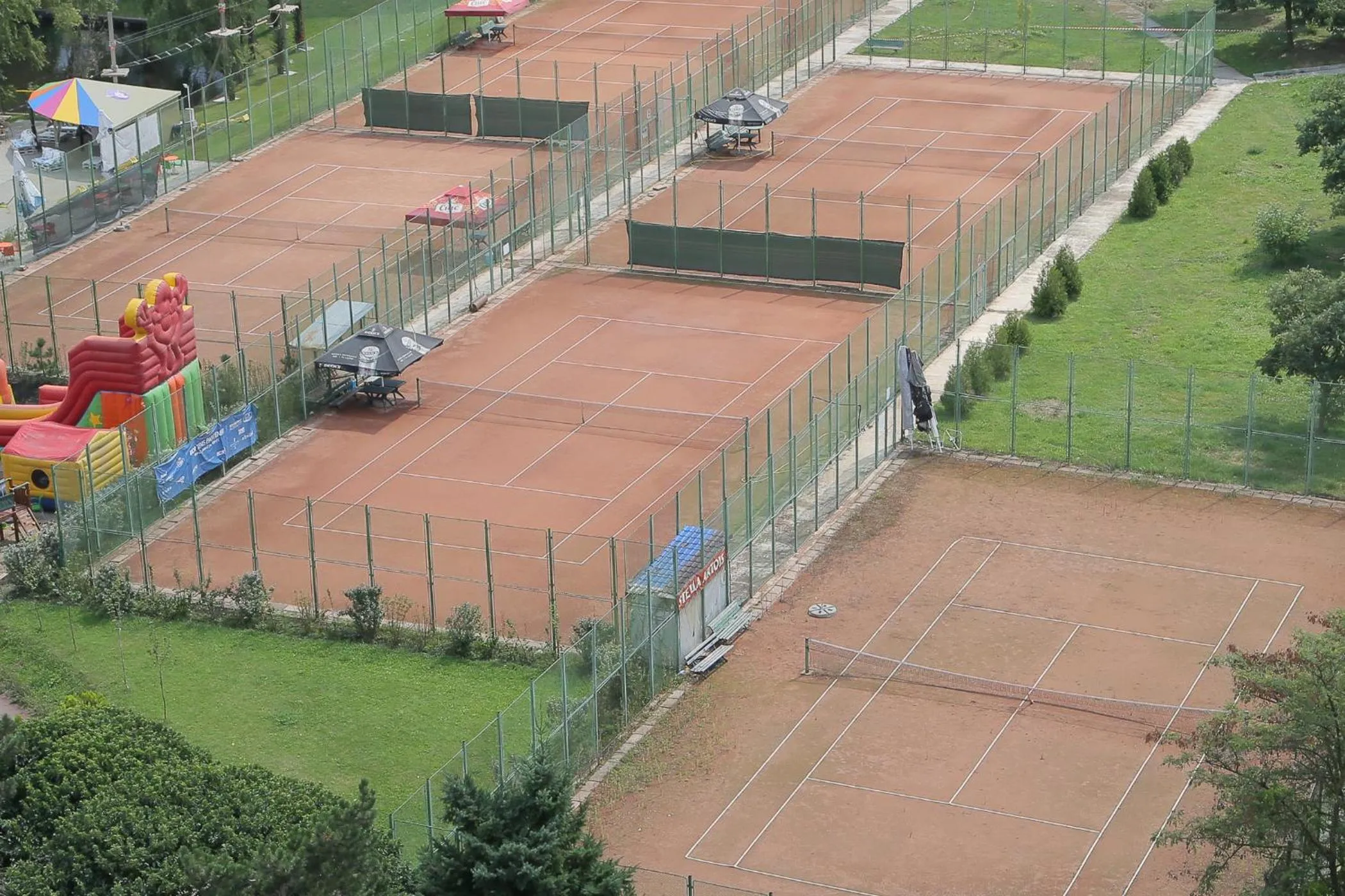 Tennis court in Hotel Univers