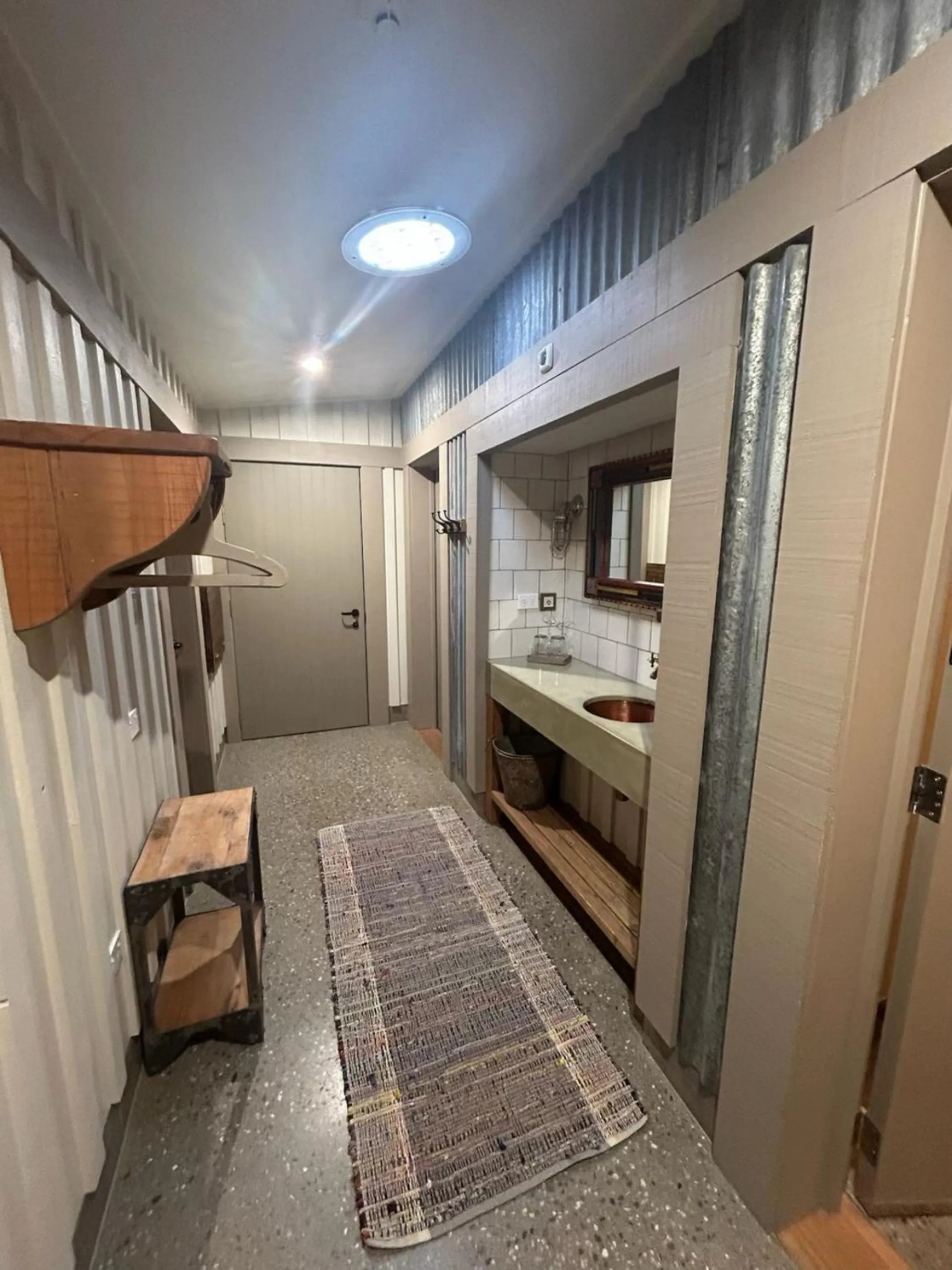 Facade/entrance, Bed in Headwaters Glenorchy Eco Lodge