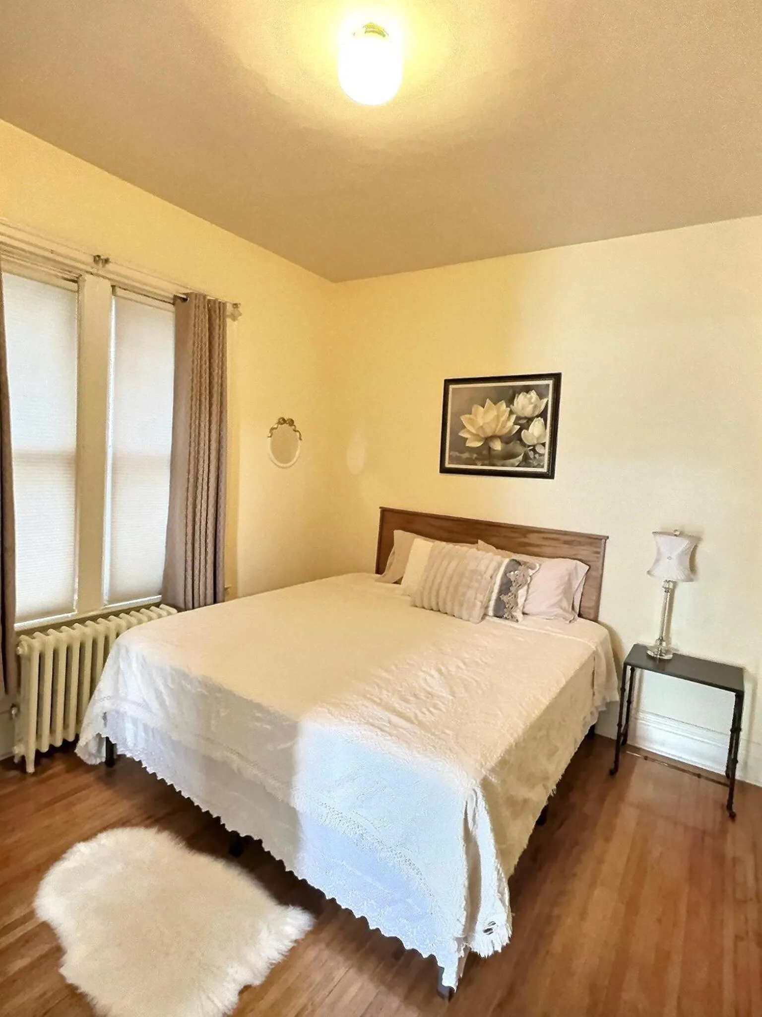 Bed in Historic LaSalle Downtown