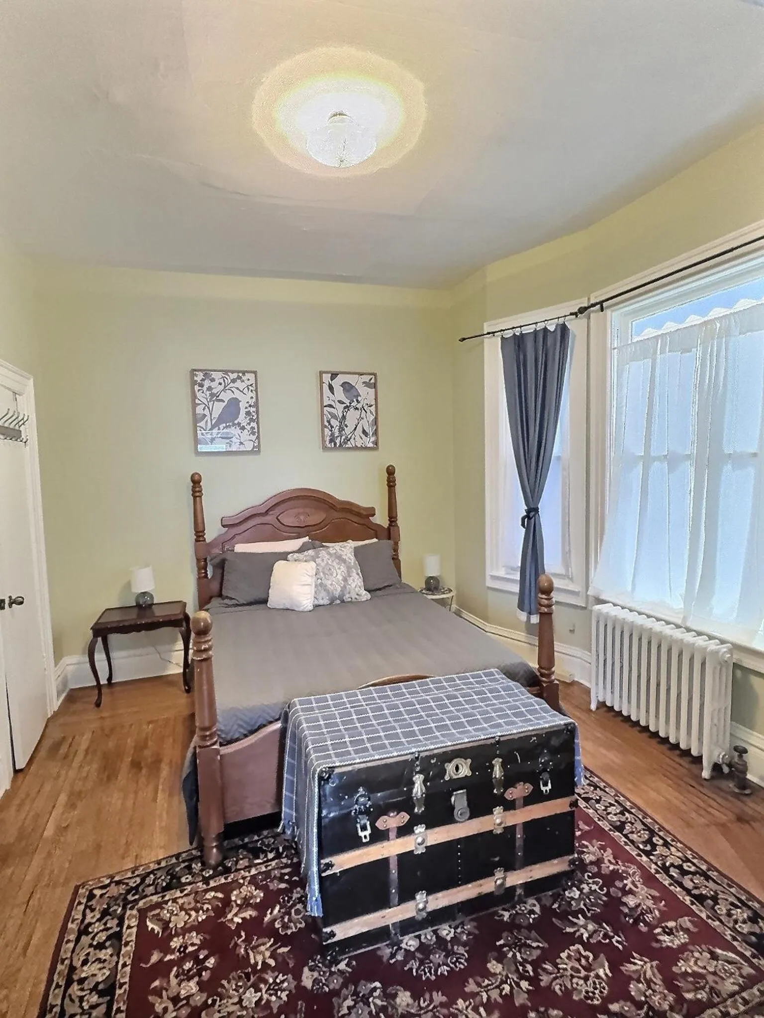 Bed in Historic LaSalle Downtown