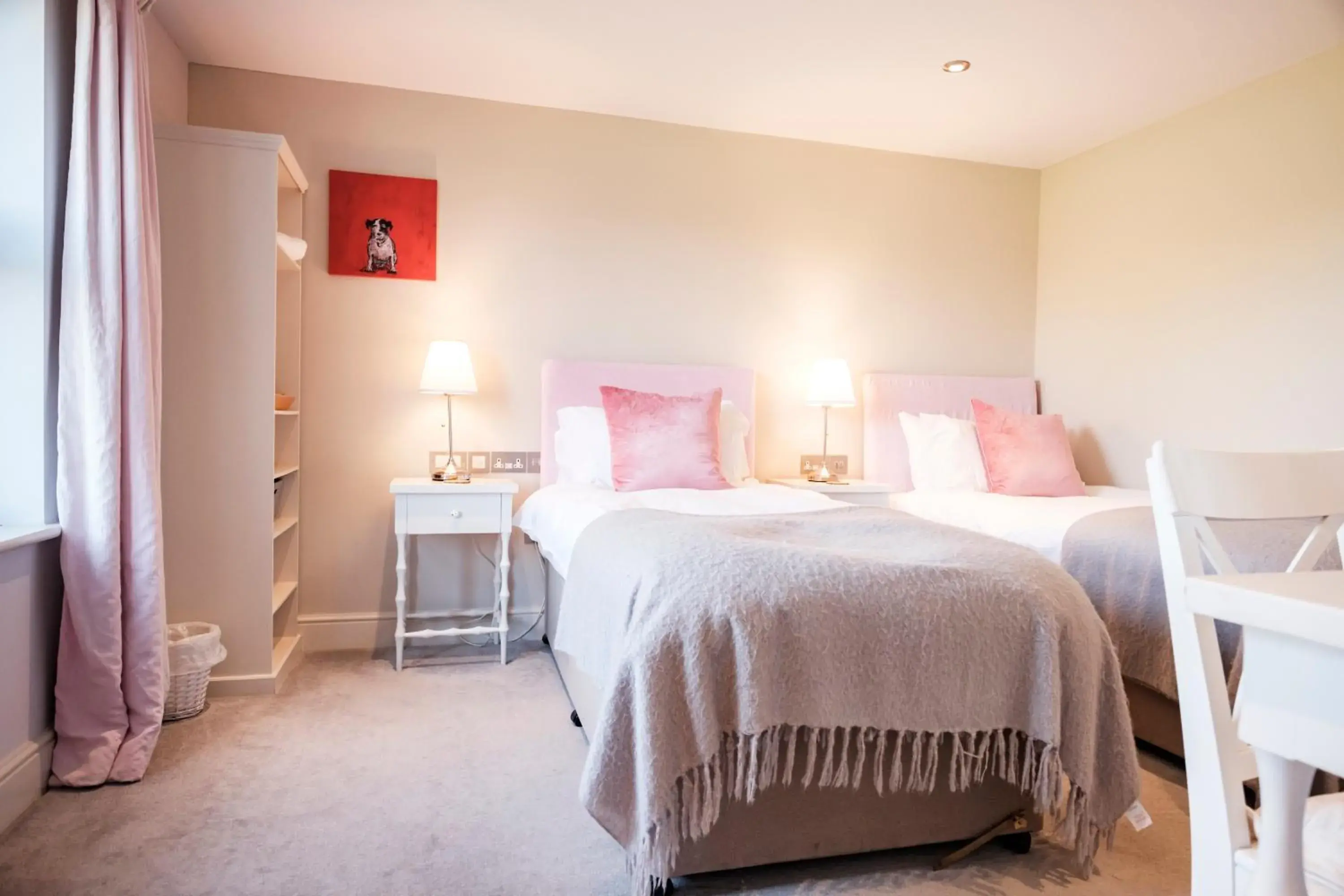 Cozy Twin Room in The Bower Inn Cozy Twin Room in The Bower Inn