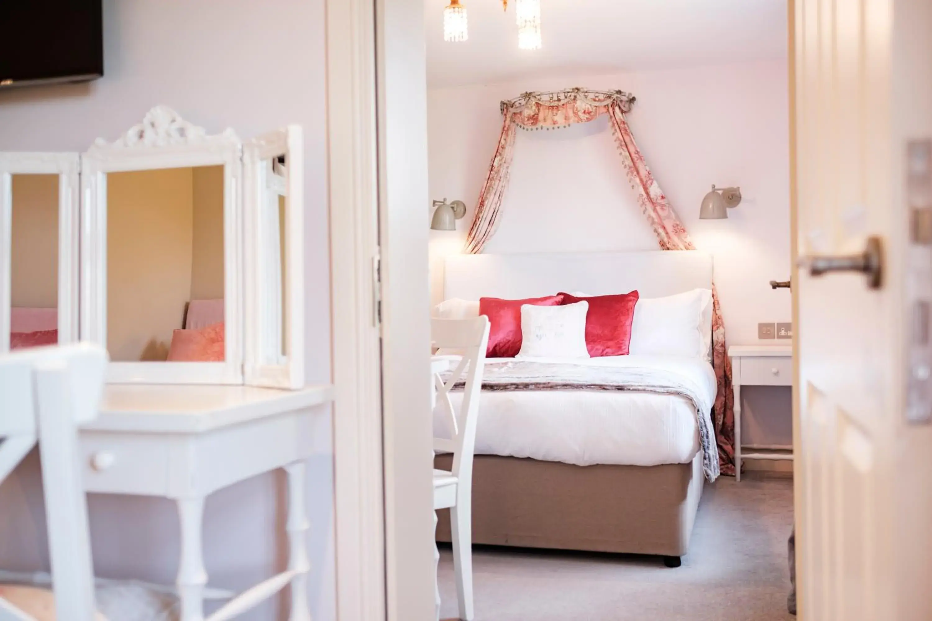 Cozy Double Room in The Bower Inn Cozy Double Room in The Bower Inn