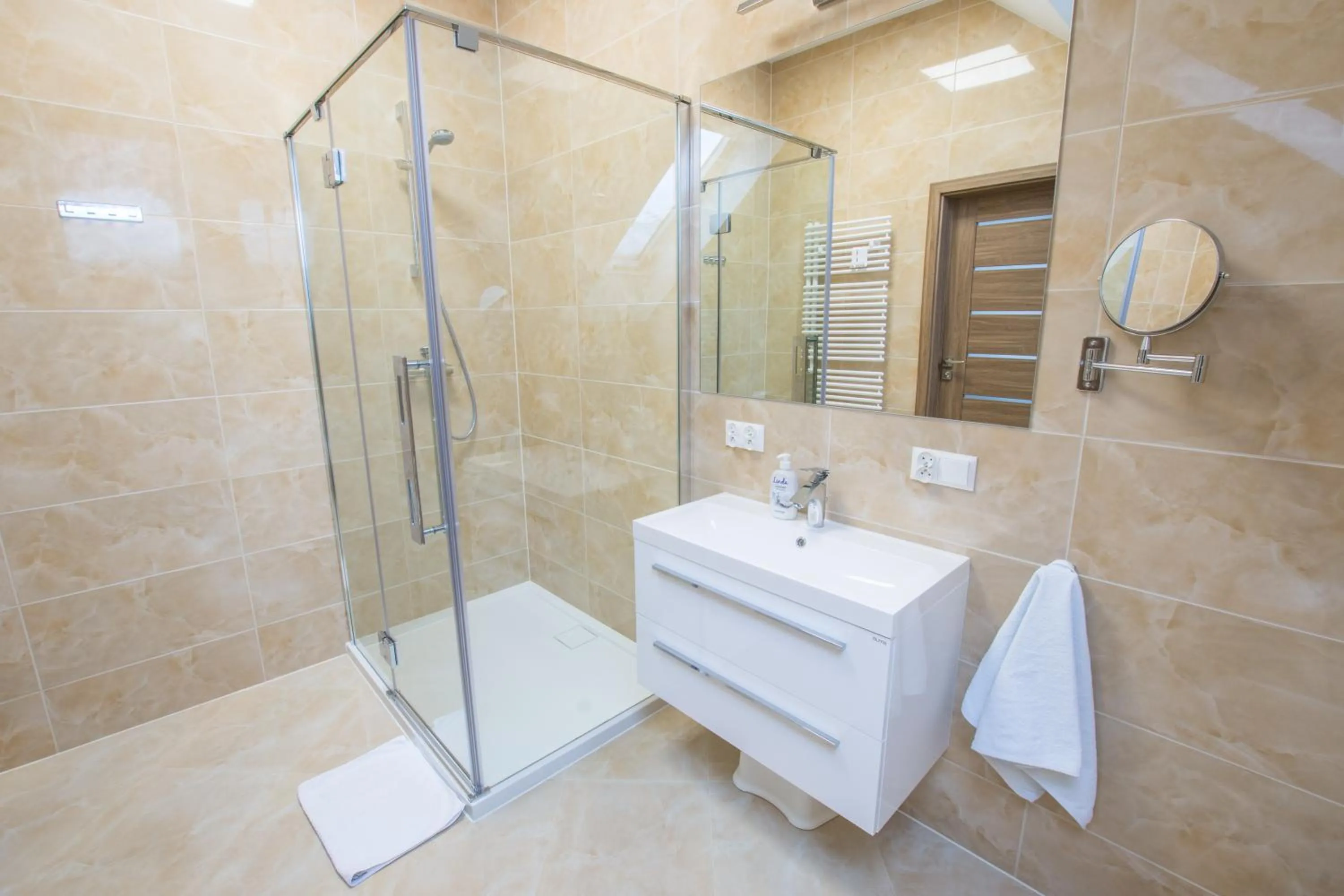 Bathroom in Dwór Skalny Apartamenty, Pokoje i Restauracja Karczma Skalna