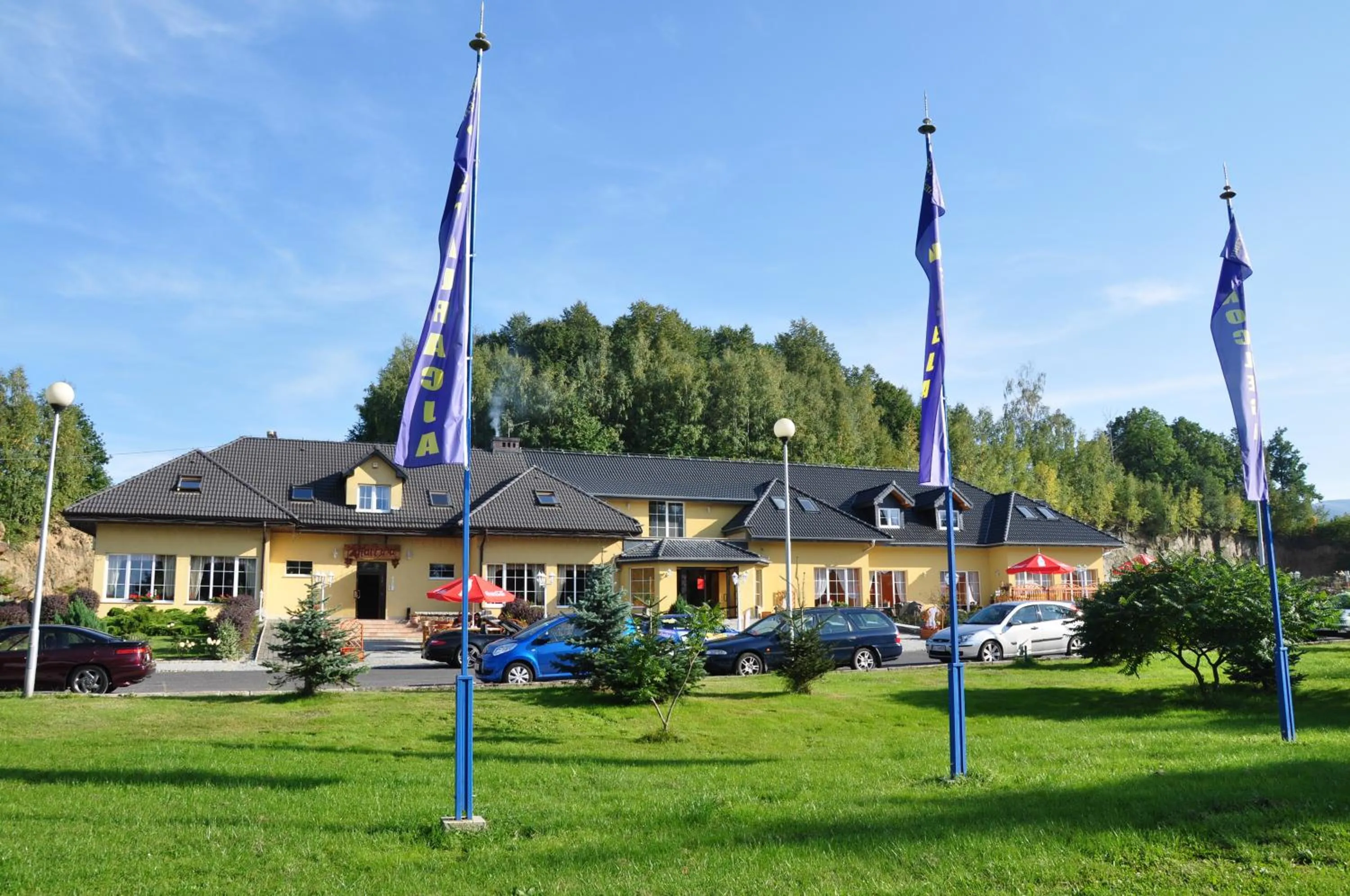 Facade/entrance in Dwór Skalny Apartamenty, Pokoje i Restauracja Karczma Skalna