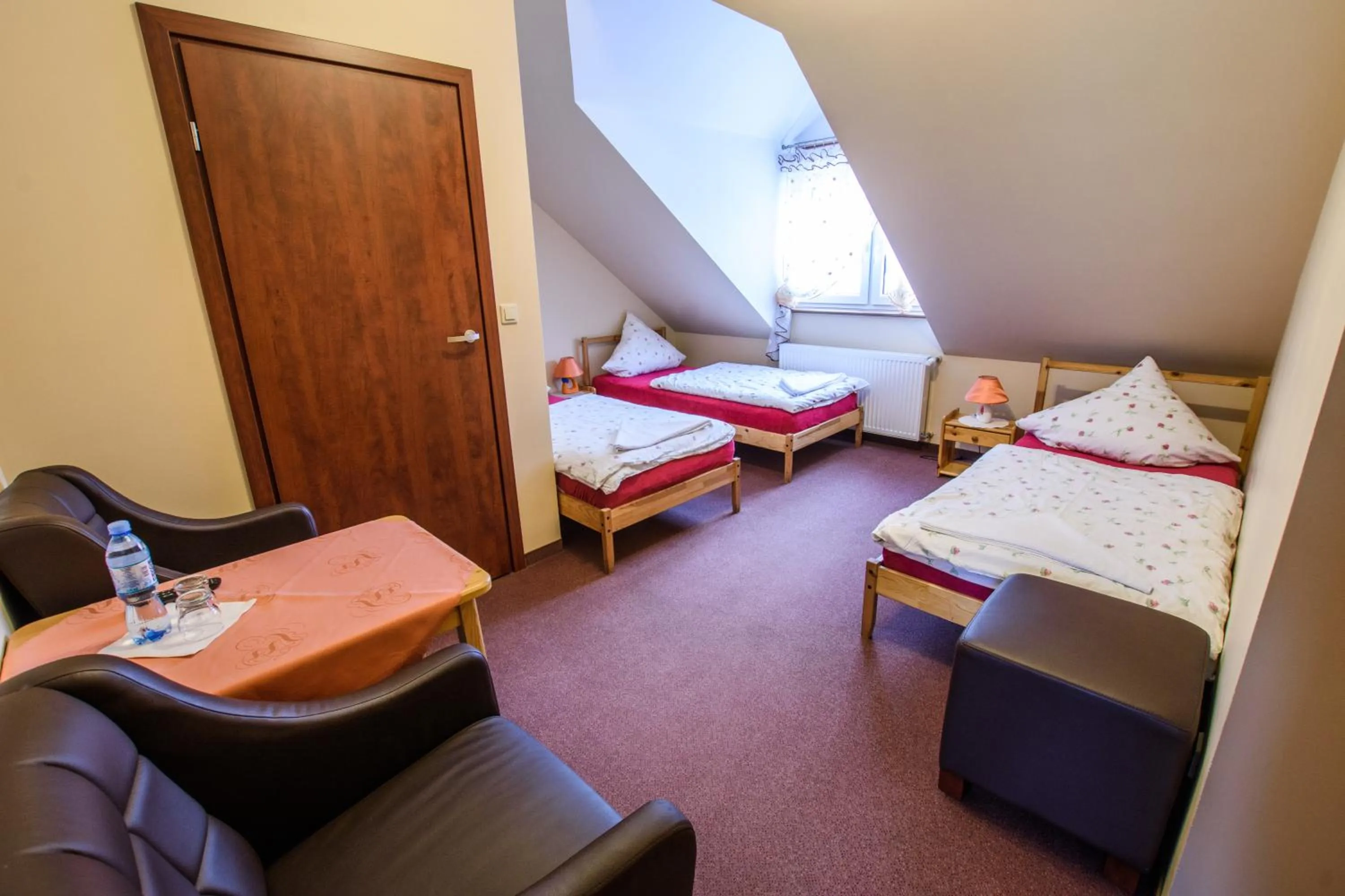 Photo of the whole room in Dwór Skalny Apartamenty, Pokoje i Restauracja Karczma Skalna