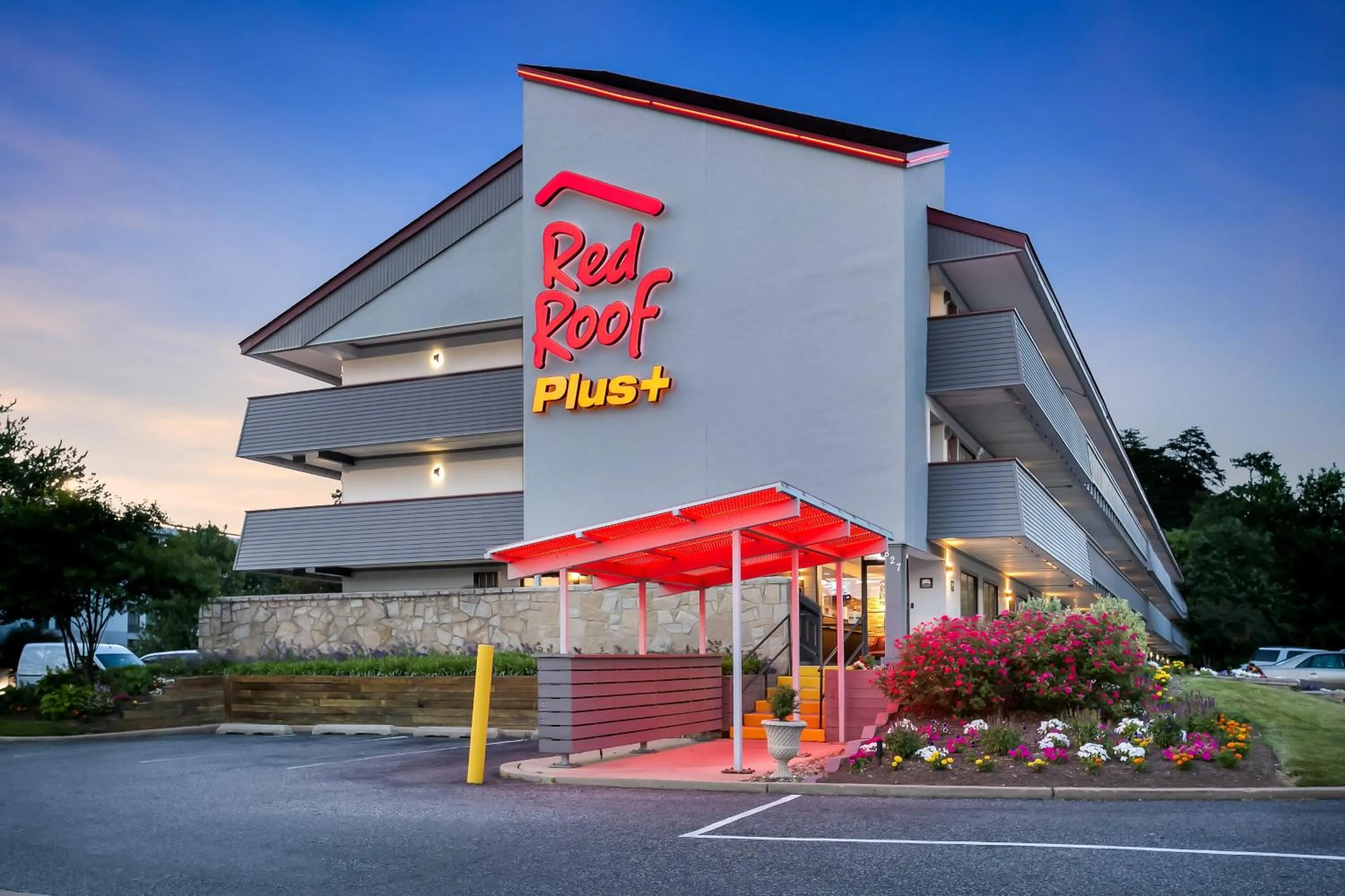 Property building in Red Roof Inn PLUS+ Baltimore-Washington DC/BWI Airport