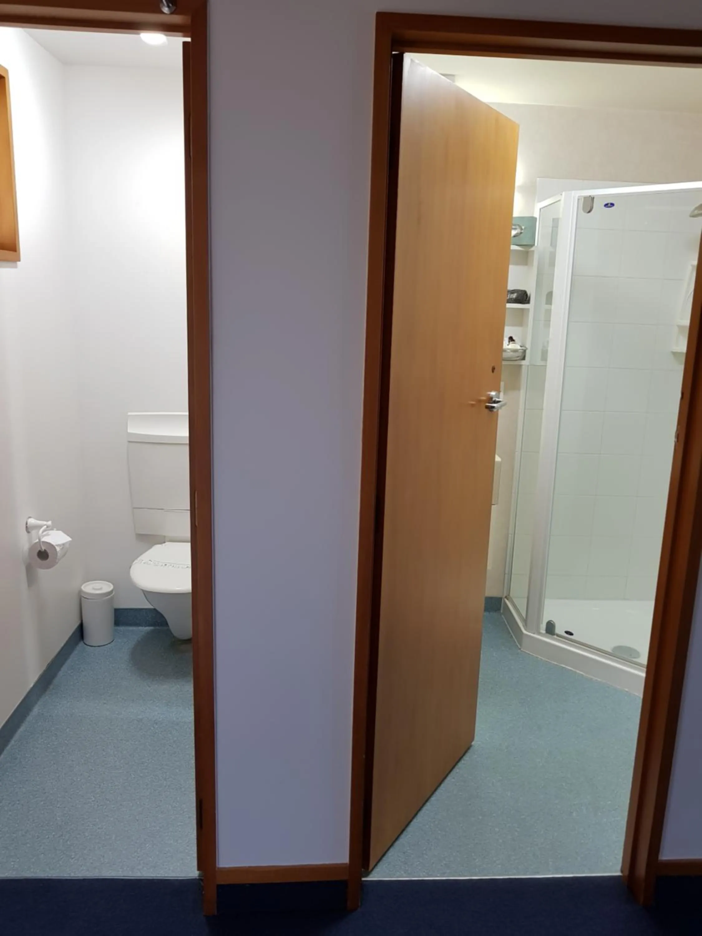 Shower in The Anchor Inn Beachfront Motel