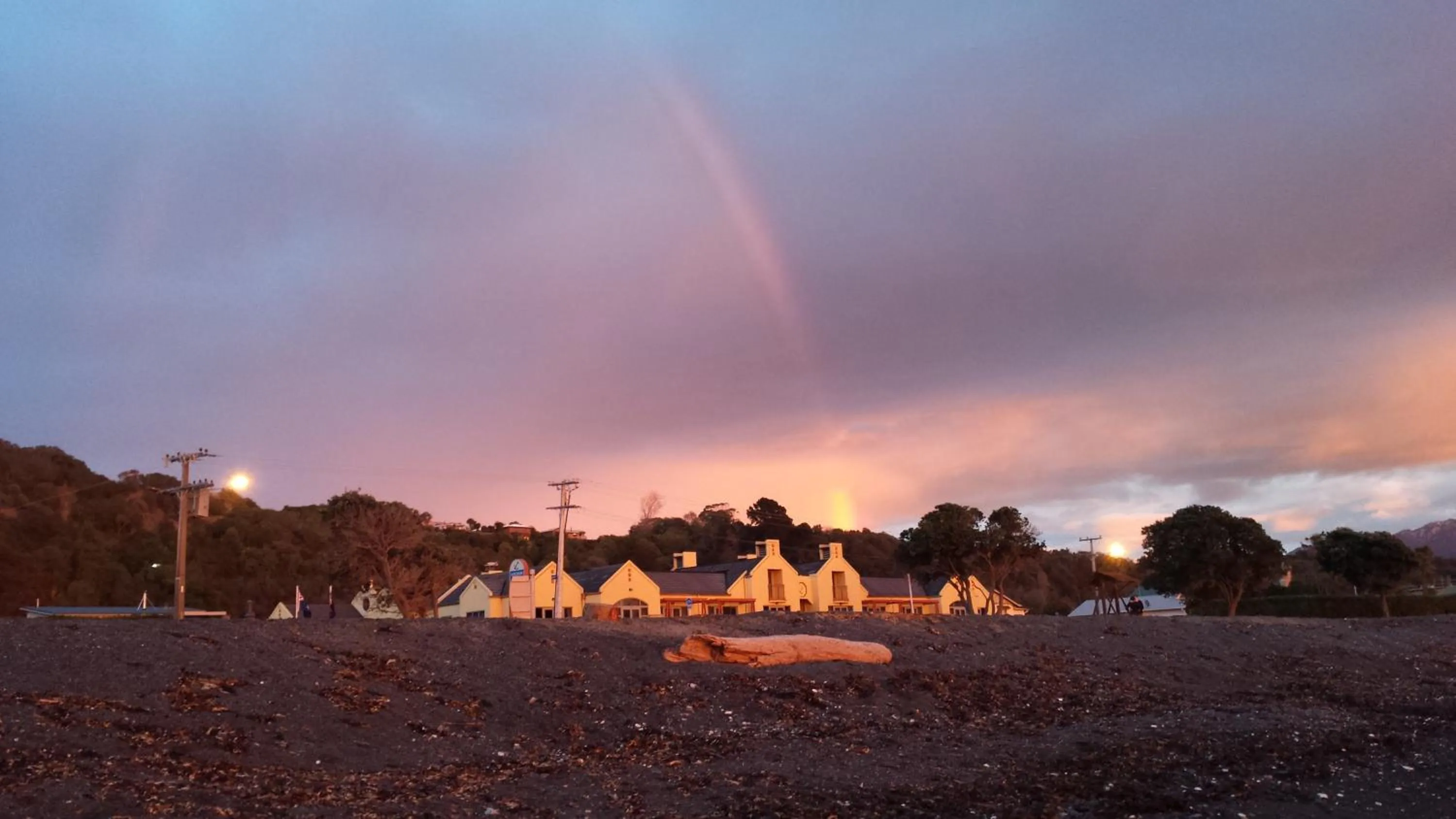 Facade/entrance in The Anchor Inn Beachfront Motel