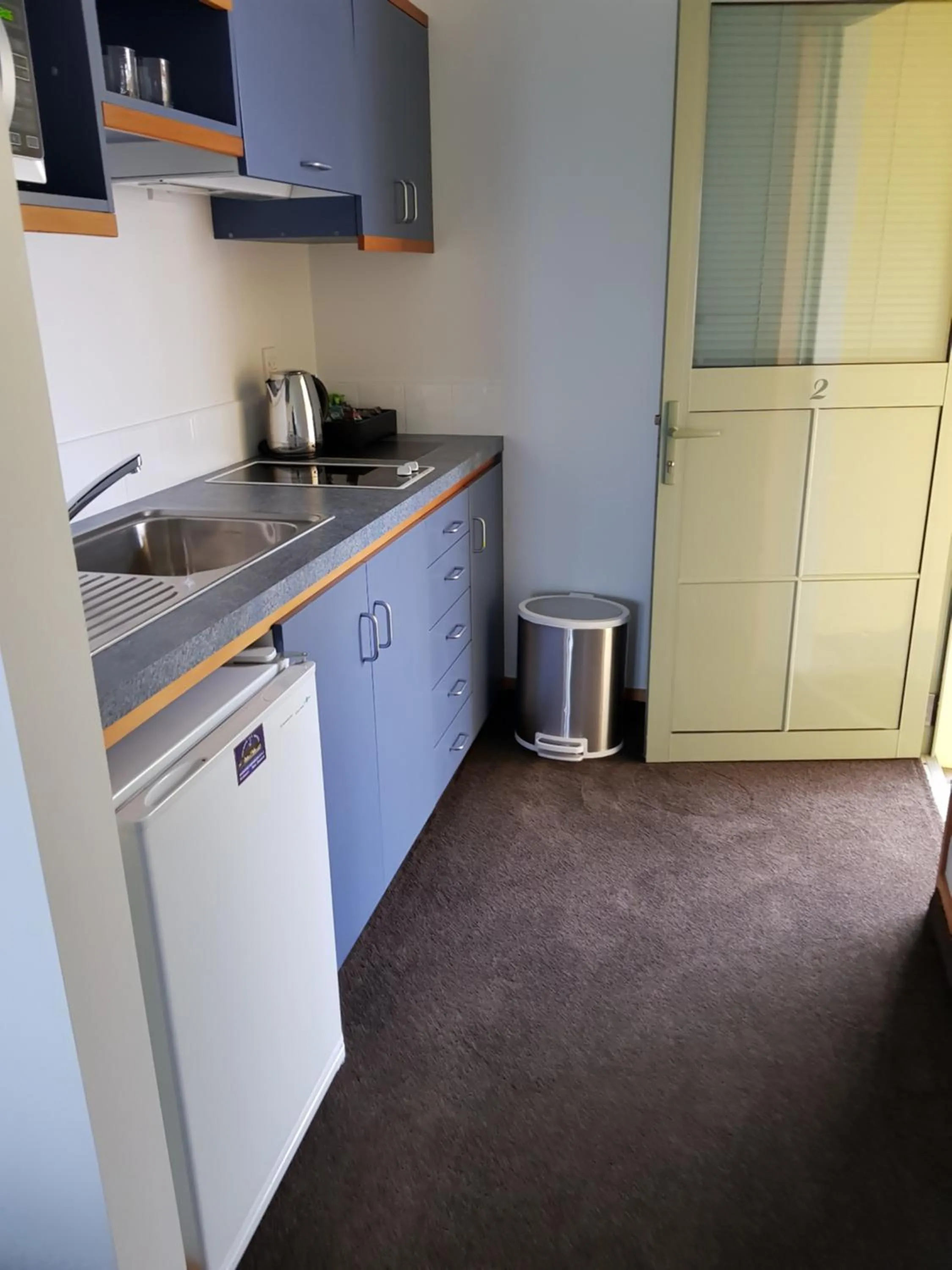 Coffee/tea facilities in The Anchor Inn Beachfront Motel