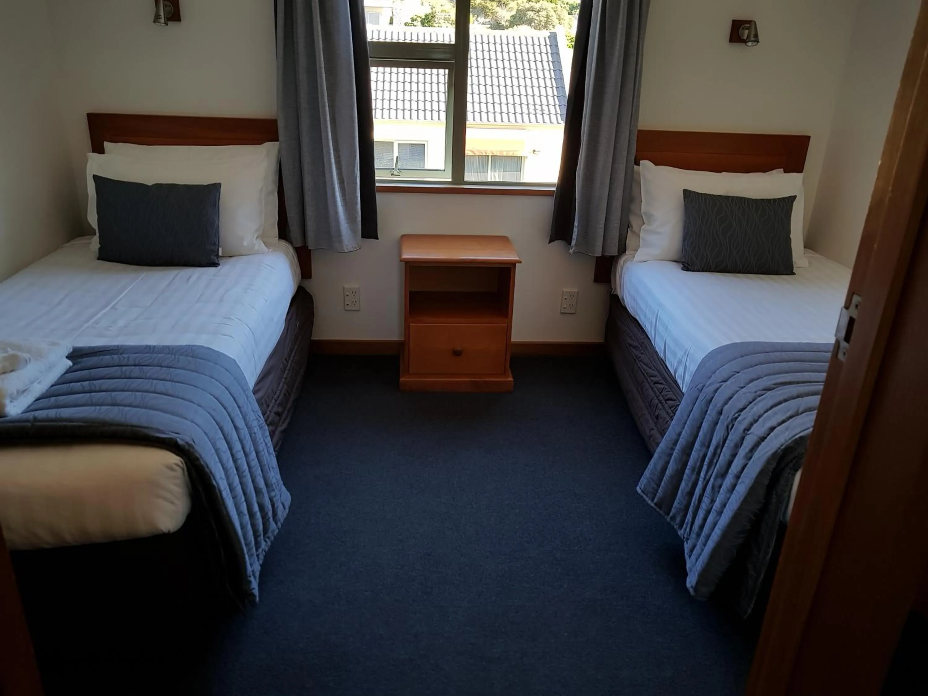 Bed in The Anchor Inn Beachfront Motel