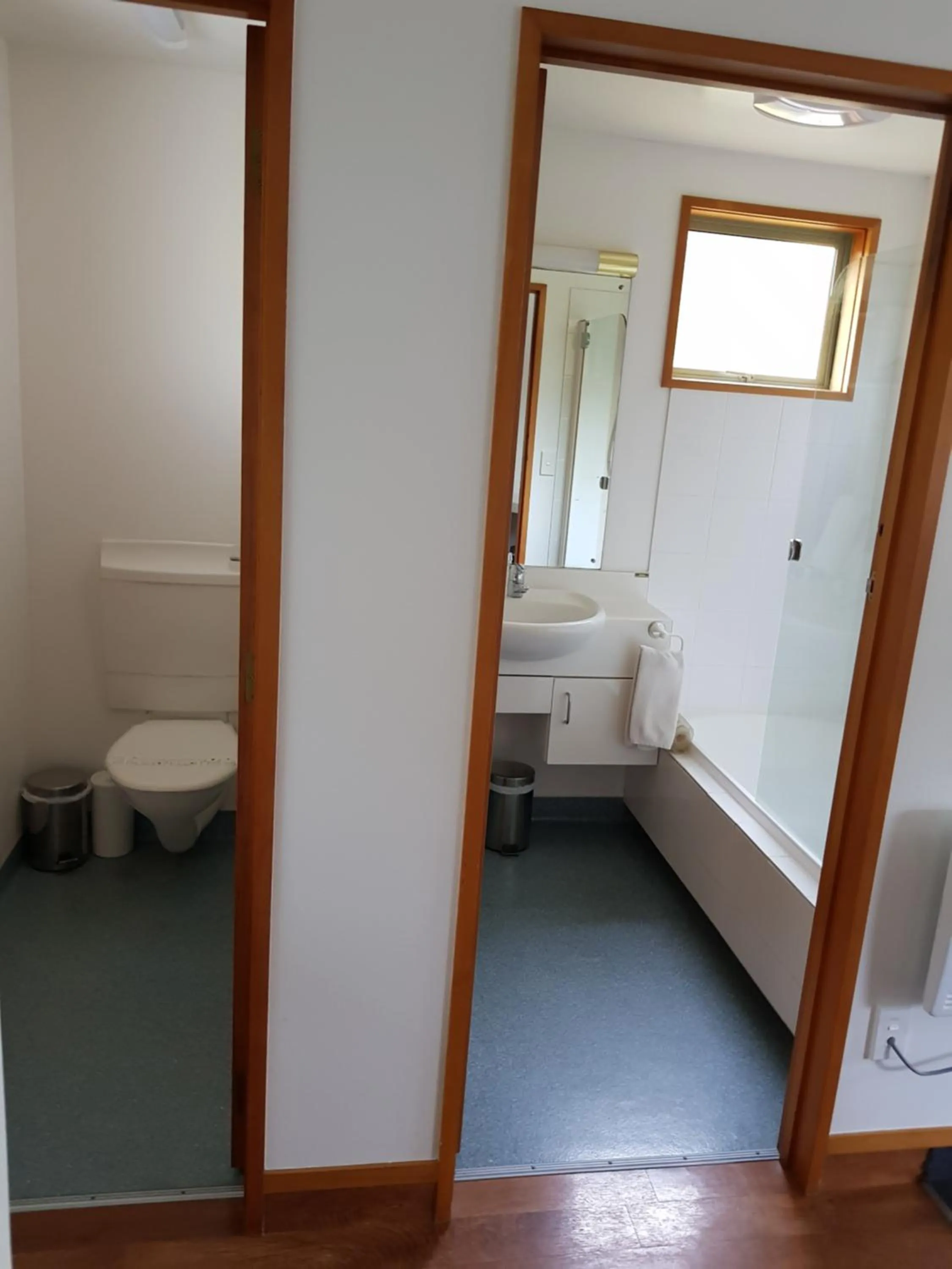 Shower in The Anchor Inn Beachfront Motel