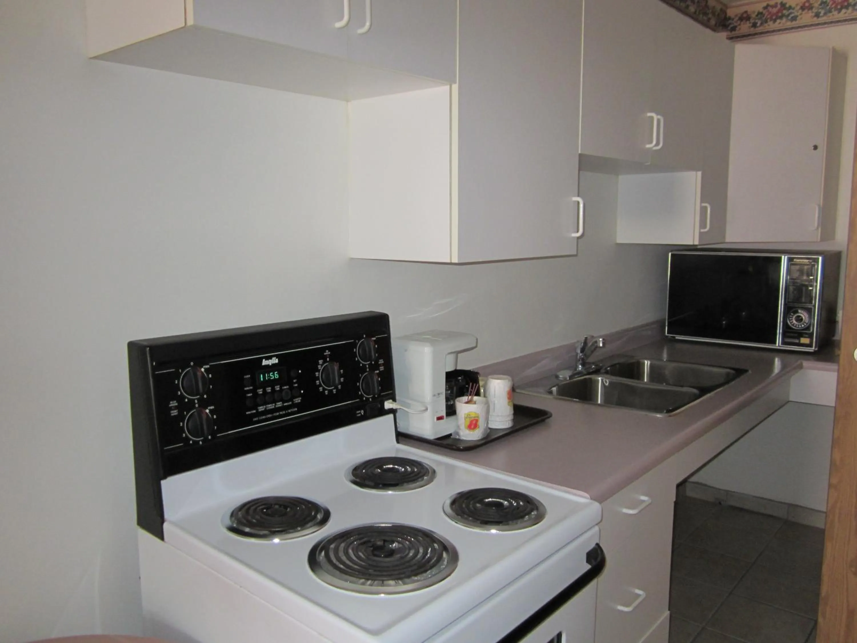 Kitchen or kitchenette in Sage Inn Merritt BC