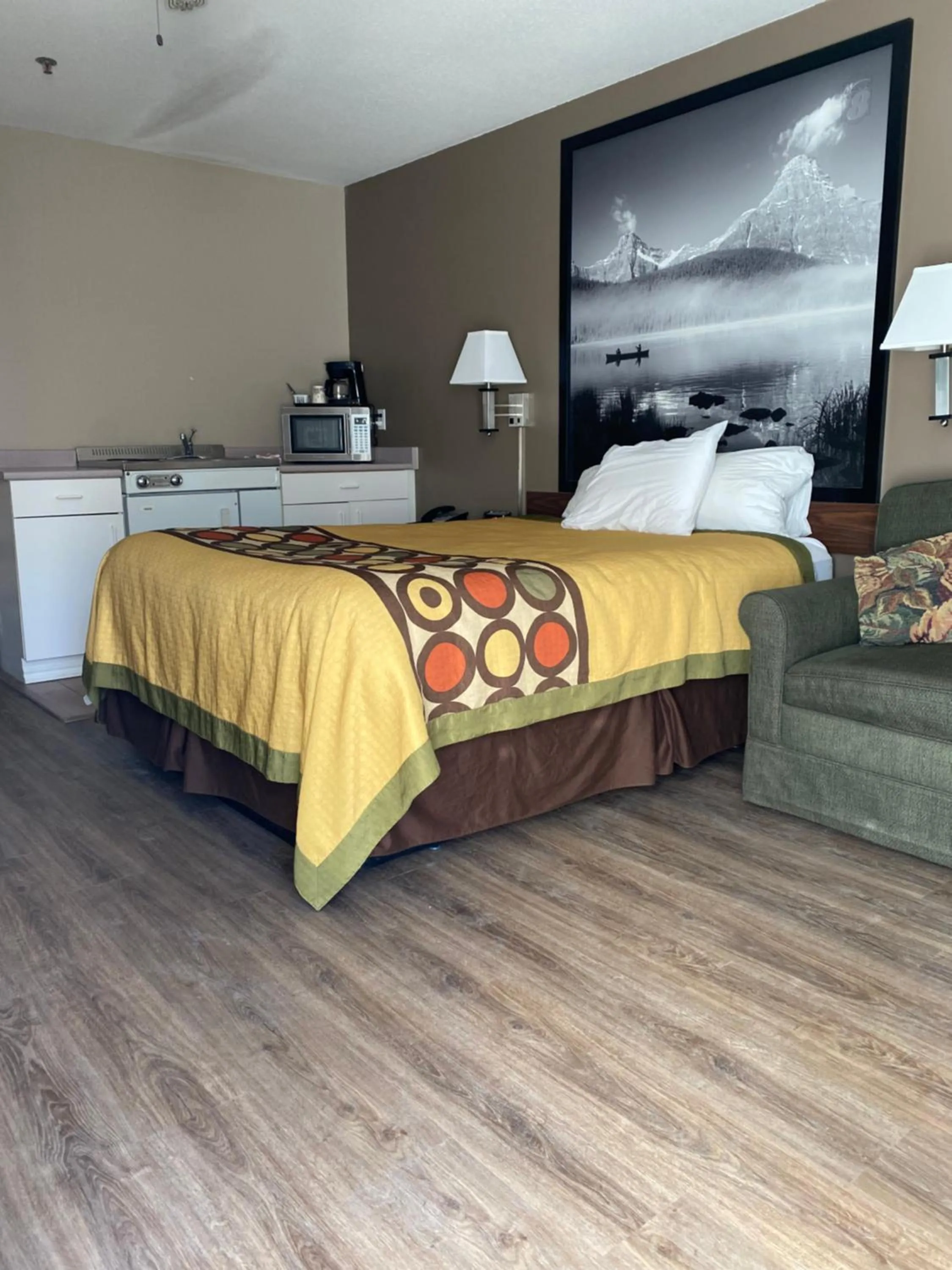 Bed in Sage Inn Merritt BC