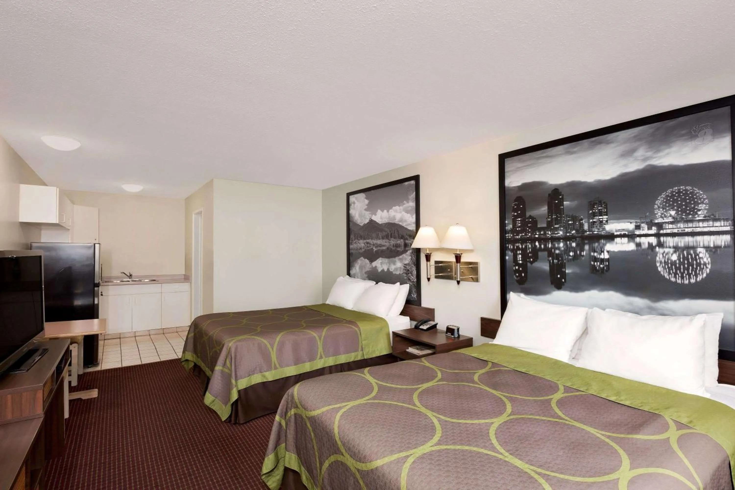 Photo of the whole room, Bed in Sage Inn Merritt BC