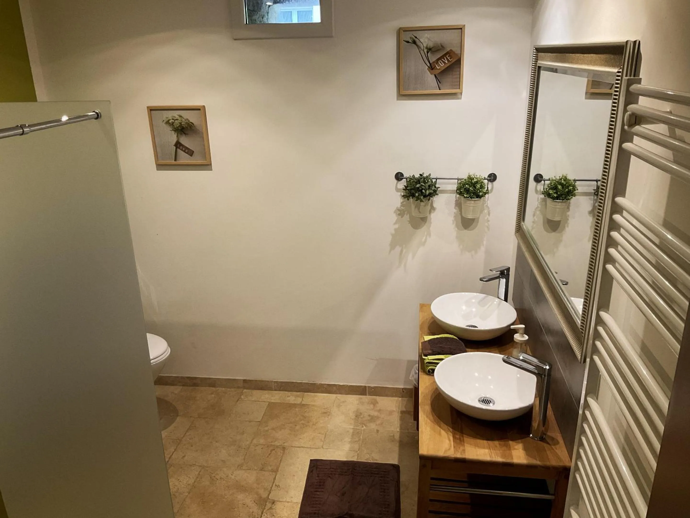 Bathroom in La Petite Félixière