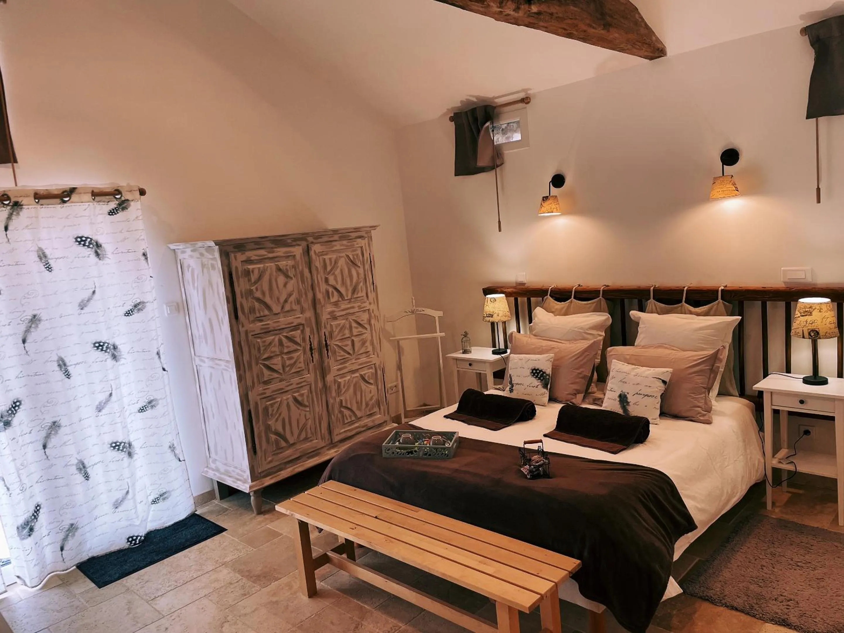 Bedroom, Bed in La Petite Félixière