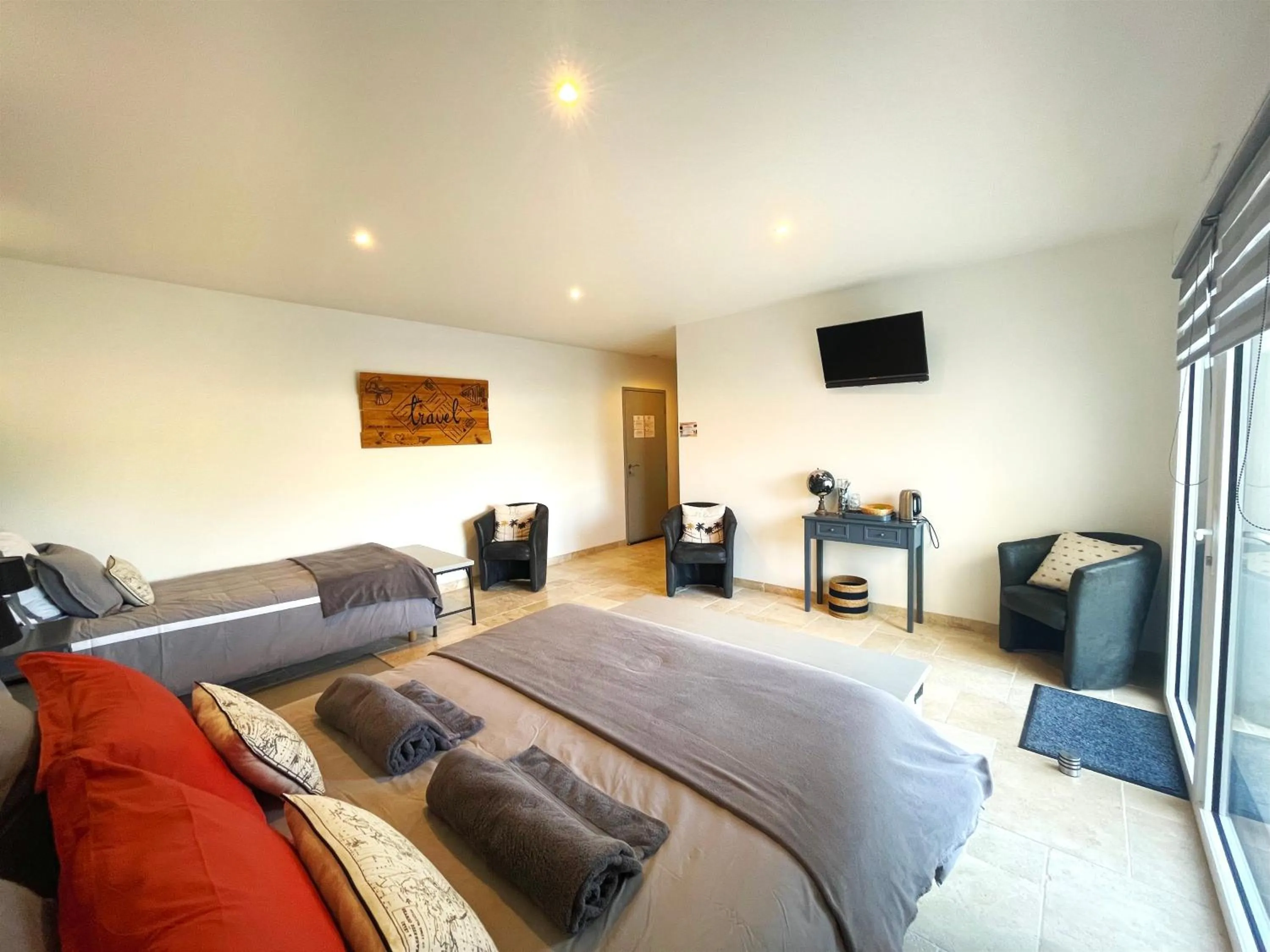 Patio, Bed in "La Petite Félixière" à 25 min du Puy du Foù, 10 min de Cholet, et 35 min de Nantes