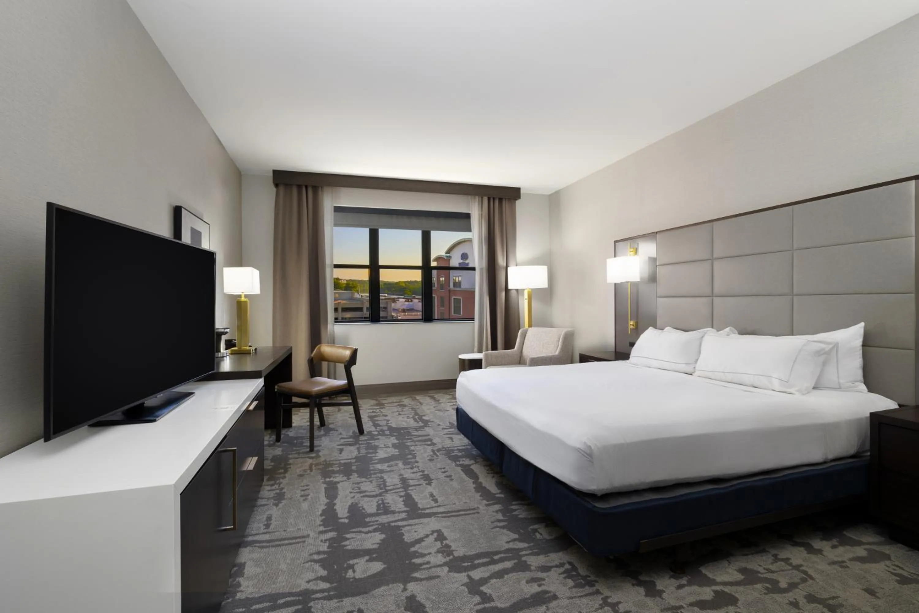 Bed in Hilton Promenade Branson Landing