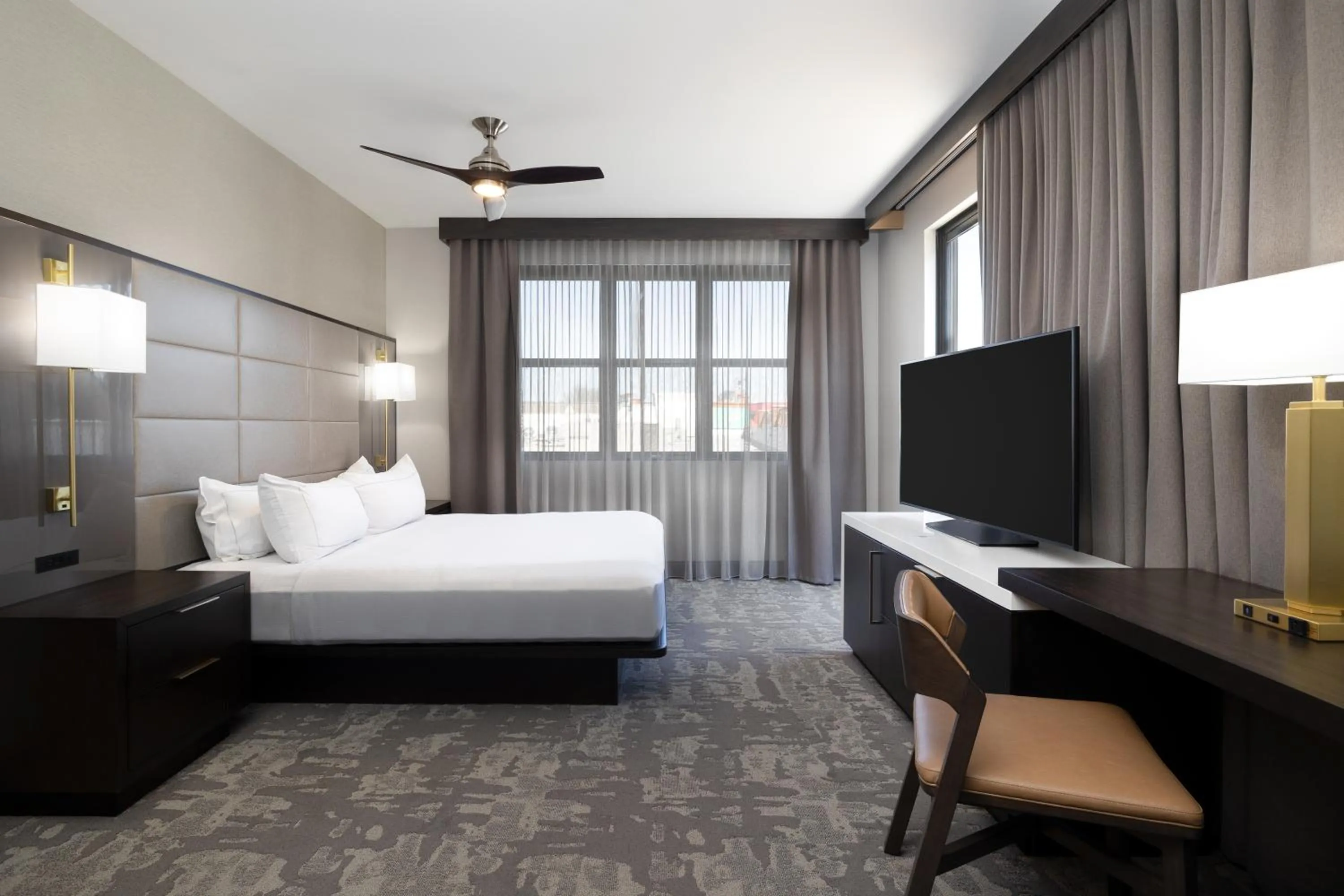 Bed in Hilton Promenade Branson Landing