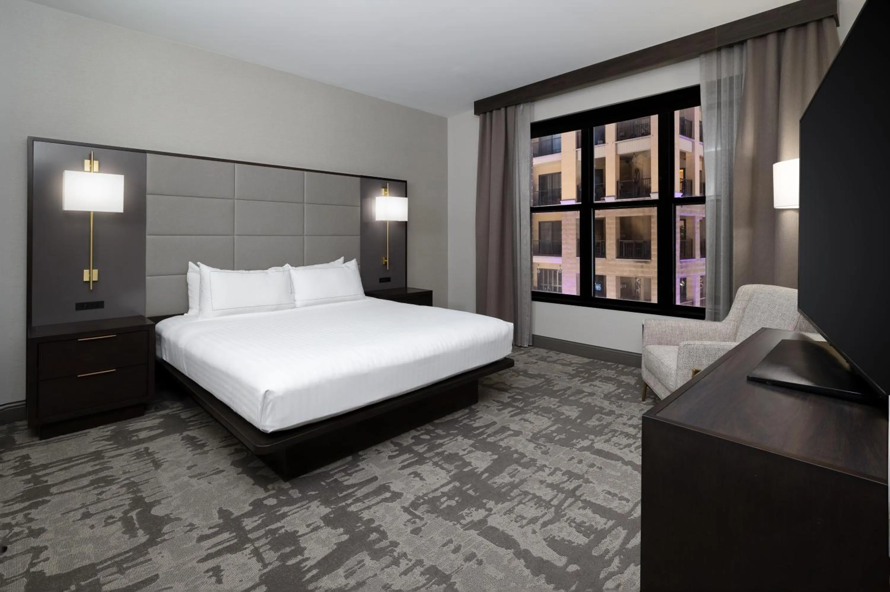 Bed in Hilton Promenade Branson Landing