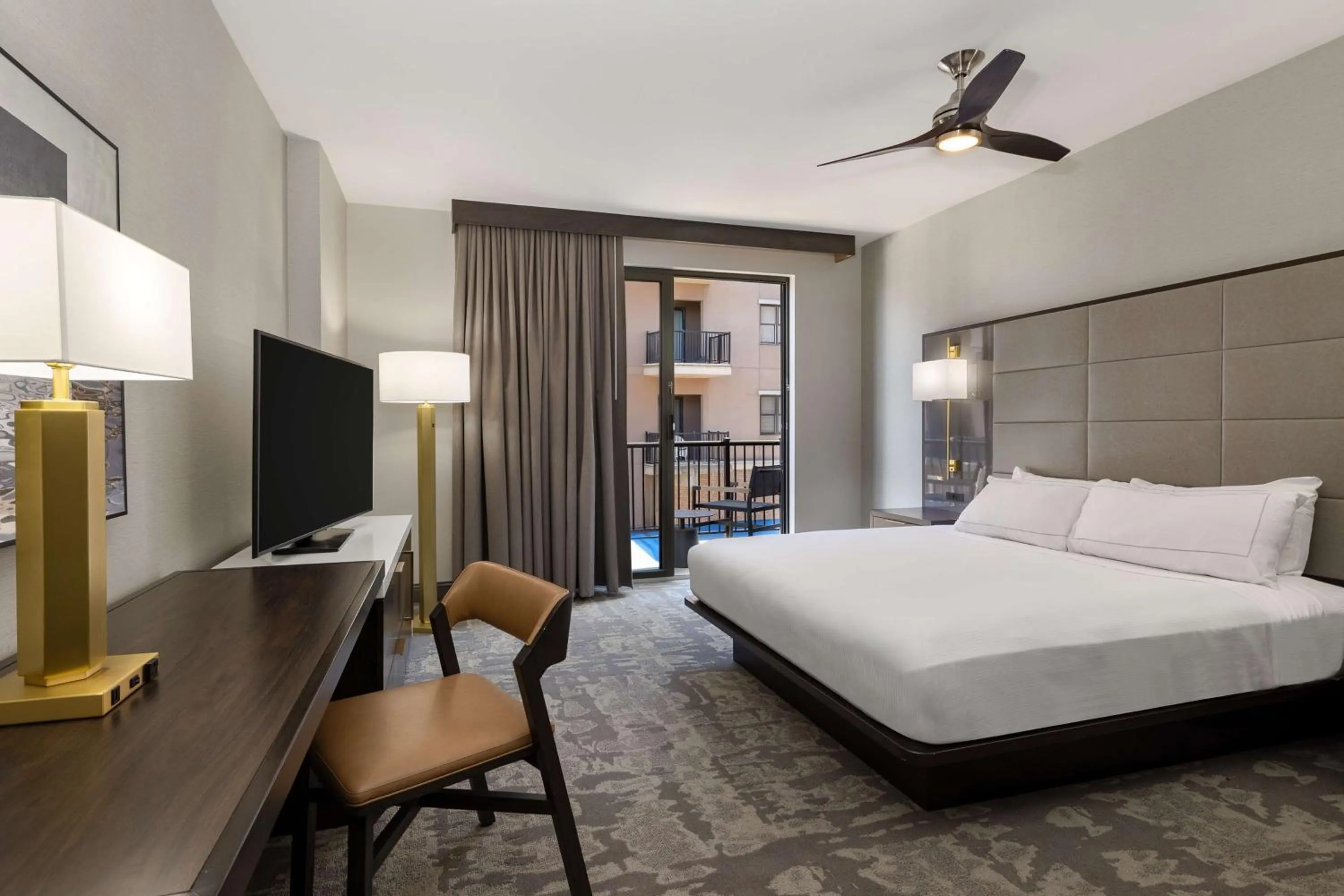 Bed in Hilton Promenade Branson Landing