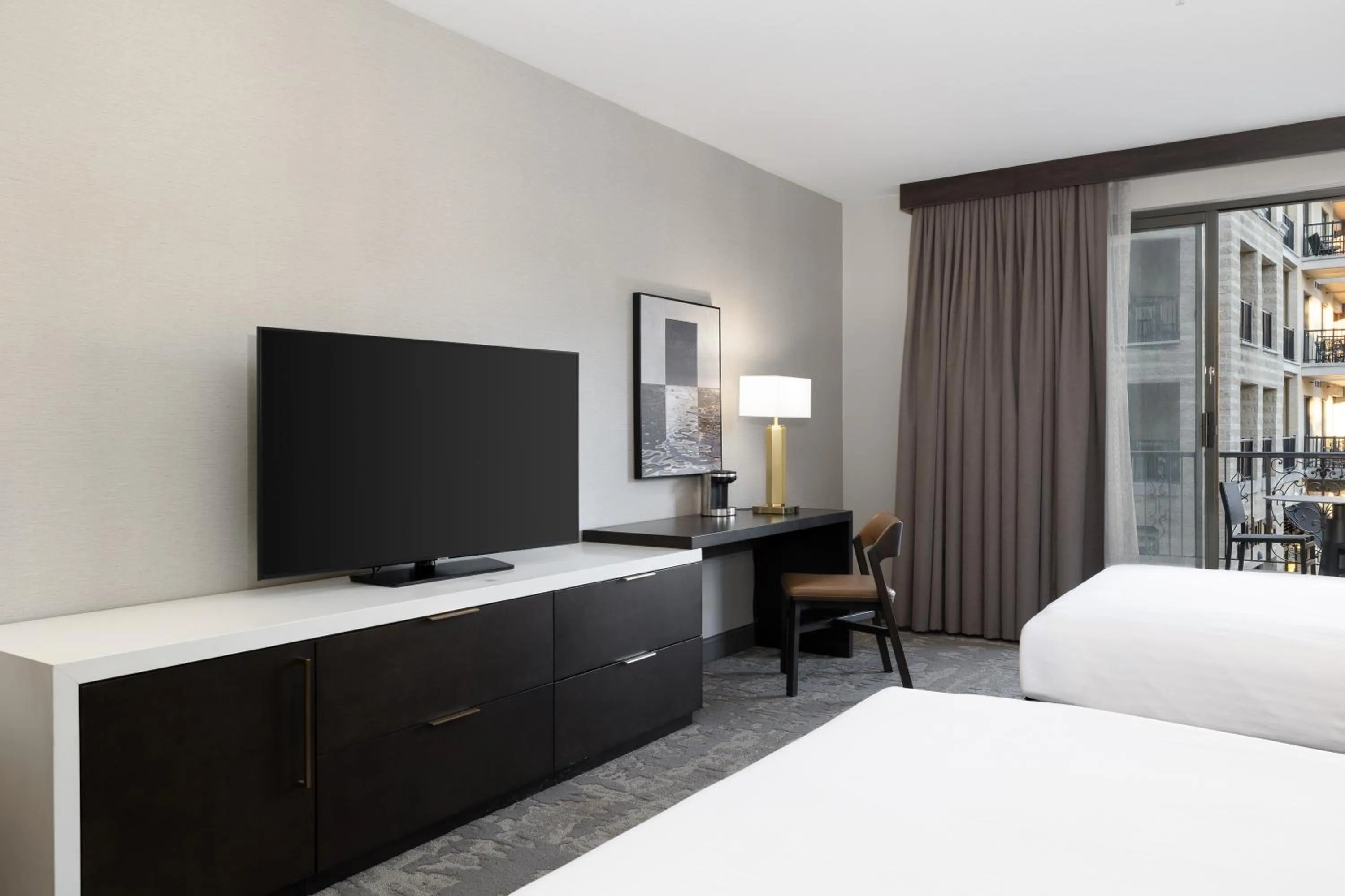 TV and multimedia, Bed in Hilton Promenade Branson Landing