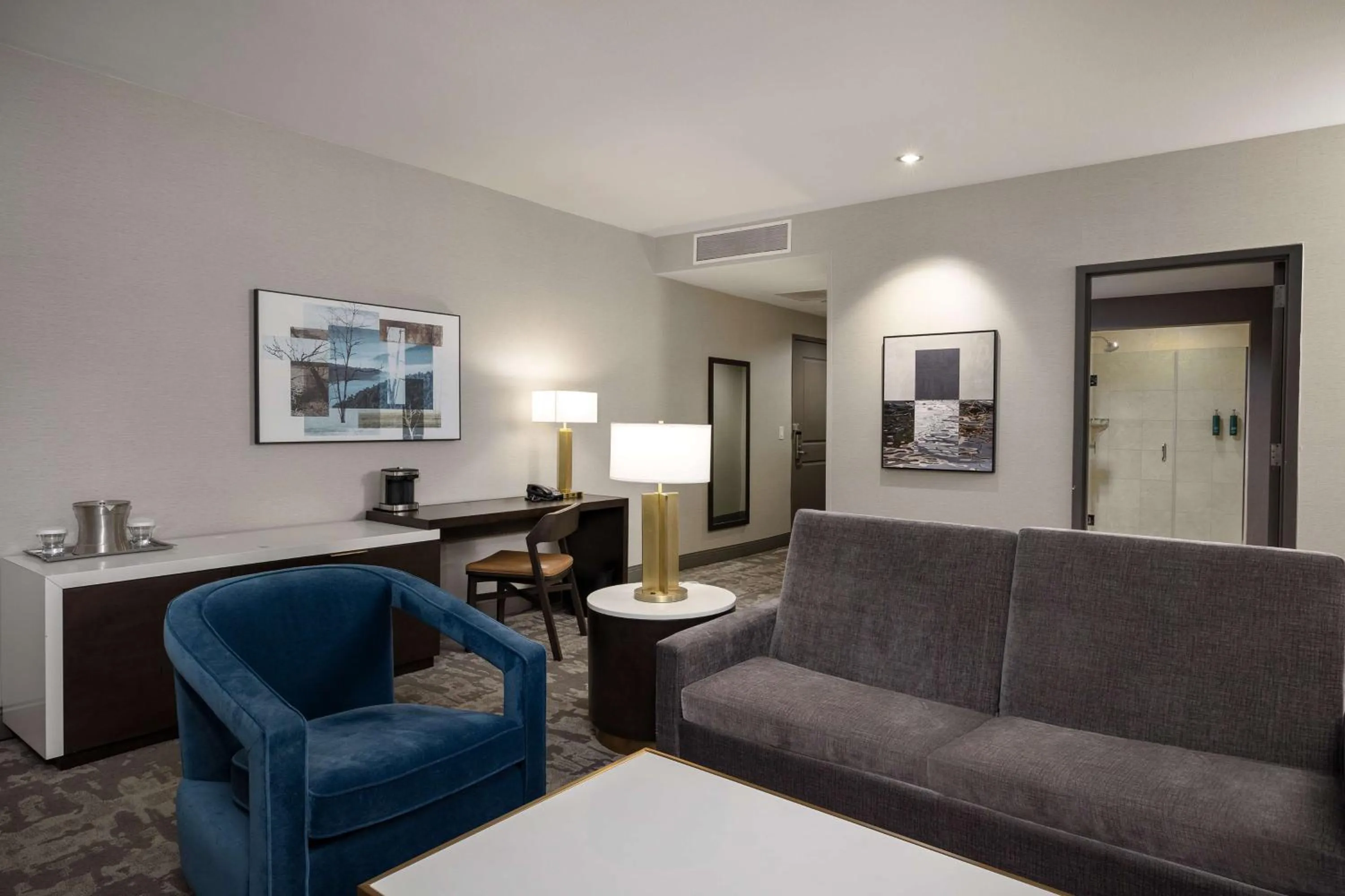 Living room in Hilton Promenade Branson Landing