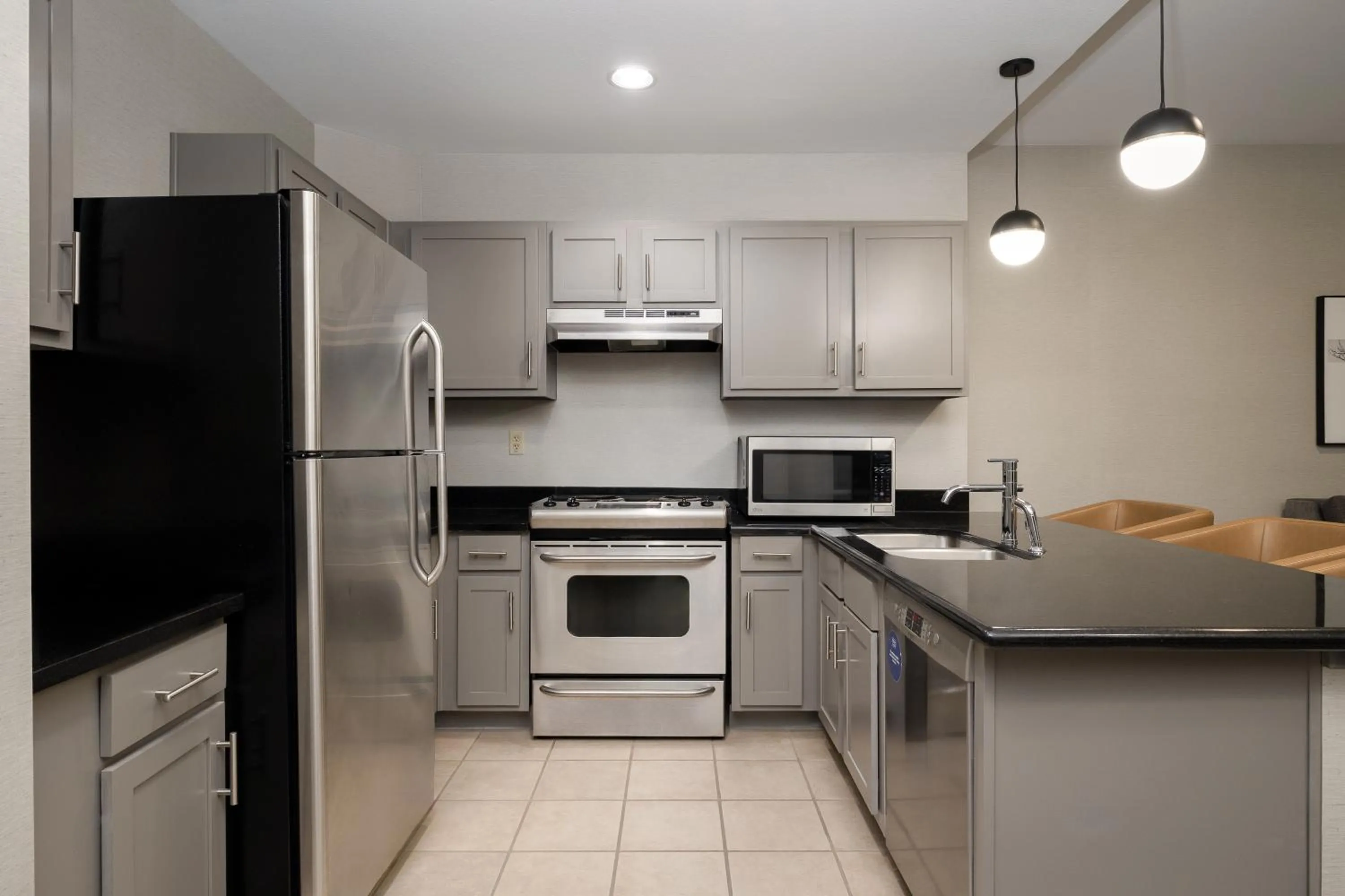 Kitchen or kitchenette in Hilton Promenade Branson Landing