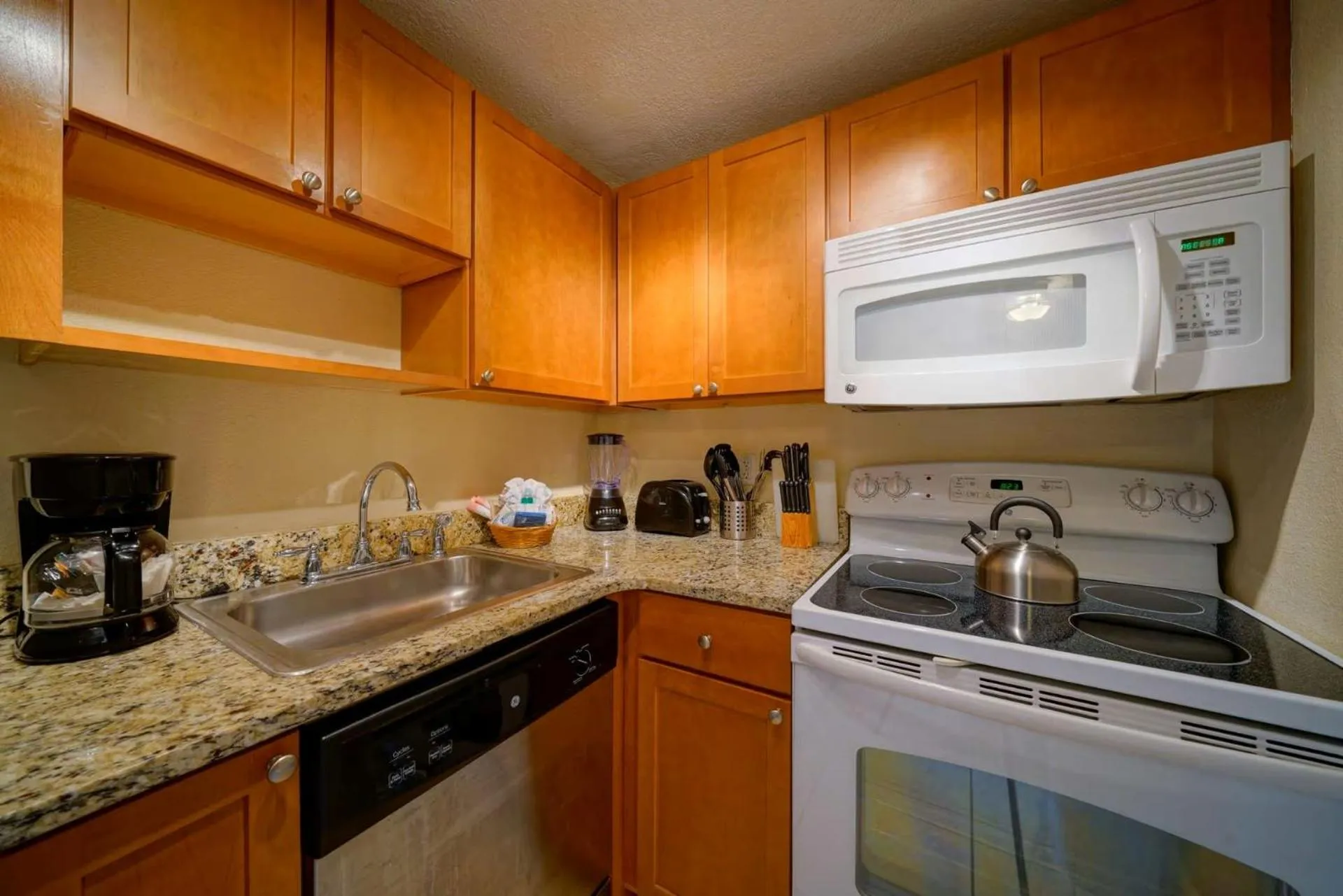 Coffee/tea facilities in La Costa Beach Club