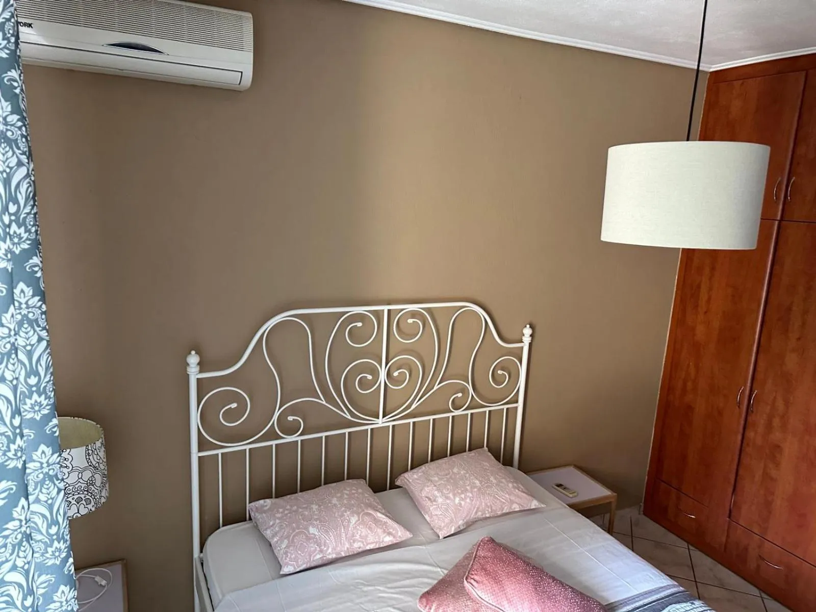 Bedroom, Bed in Luxury City Center Apartment