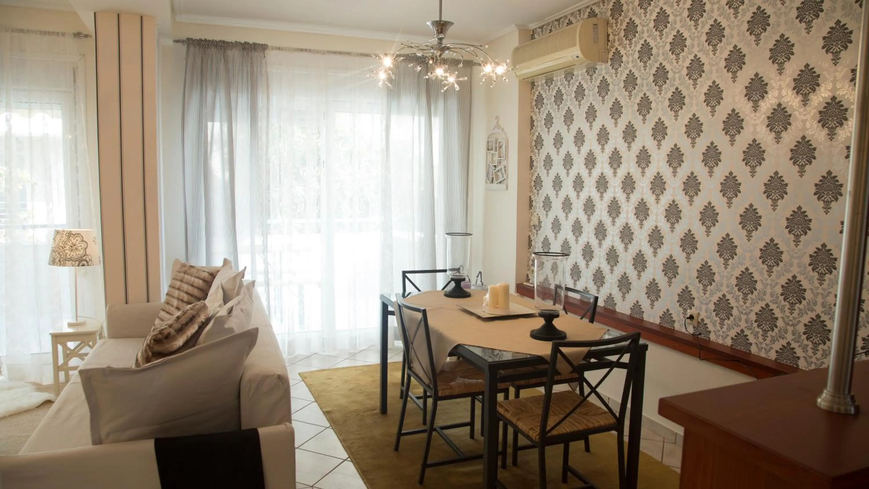 Decorative detail in Luxury City Center Apartment