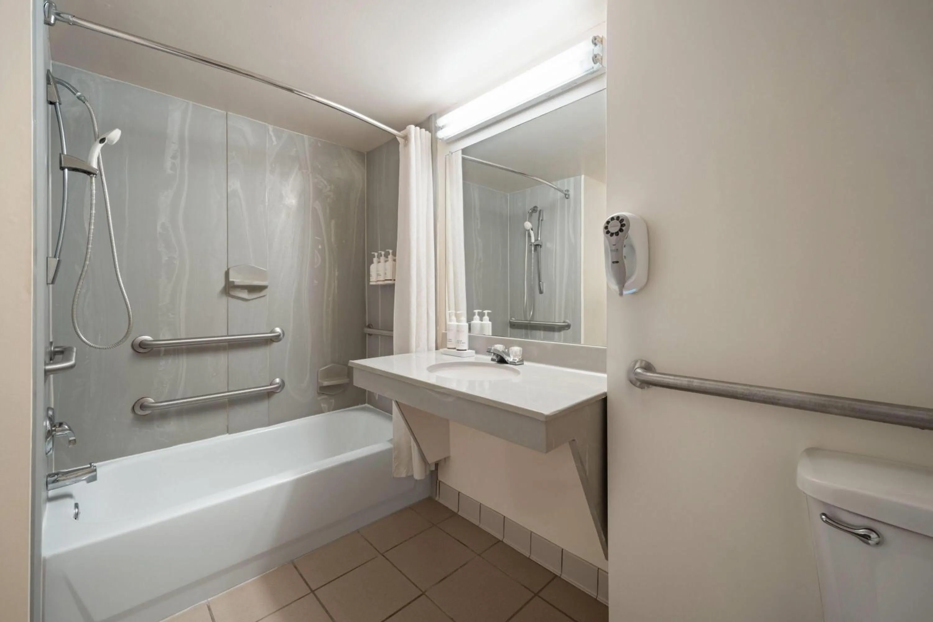 Bathroom in Wingate by Wyndham Augusta Fort Eisenhower