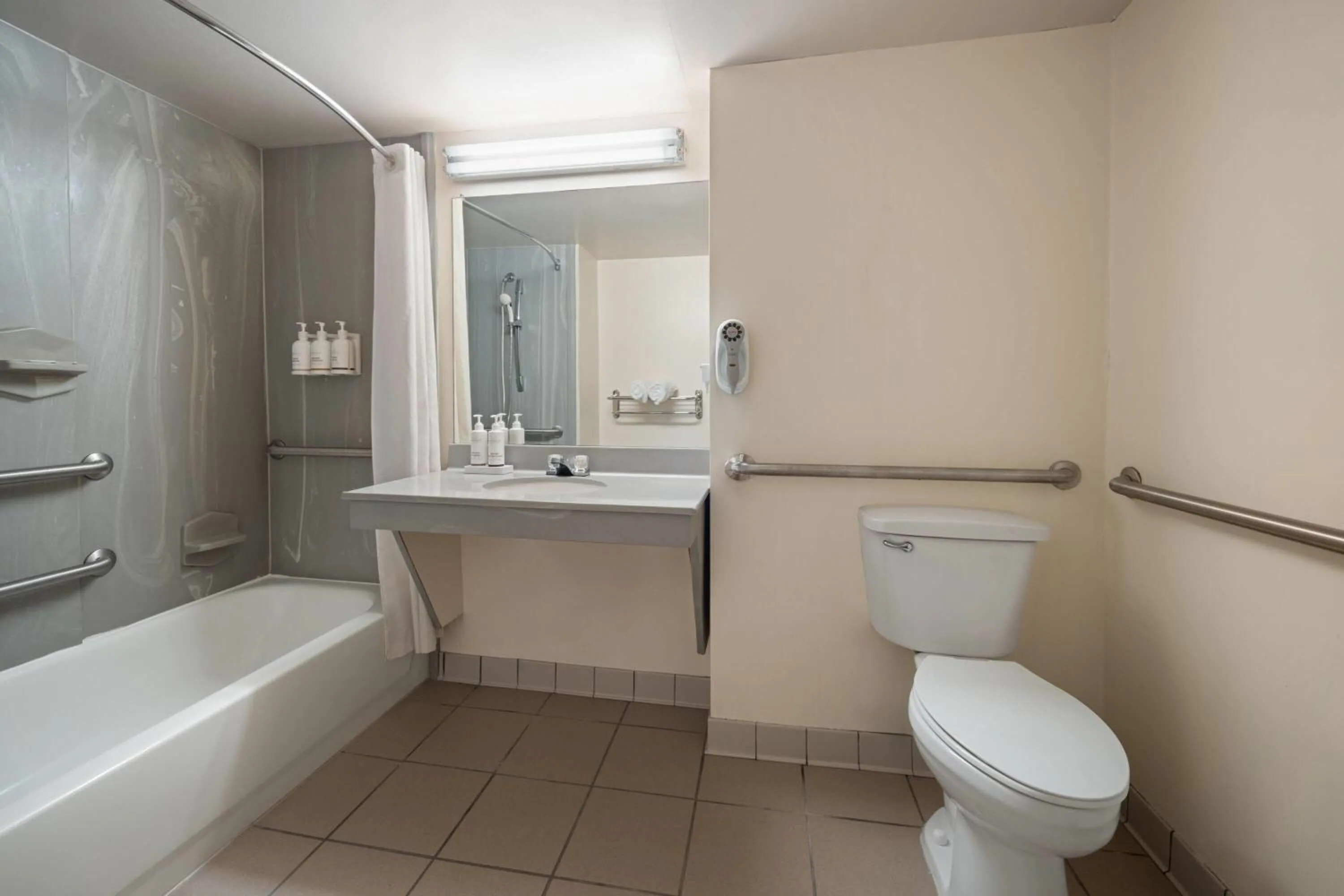 Bathroom in Wingate by Wyndham Augusta Fort Eisenhower