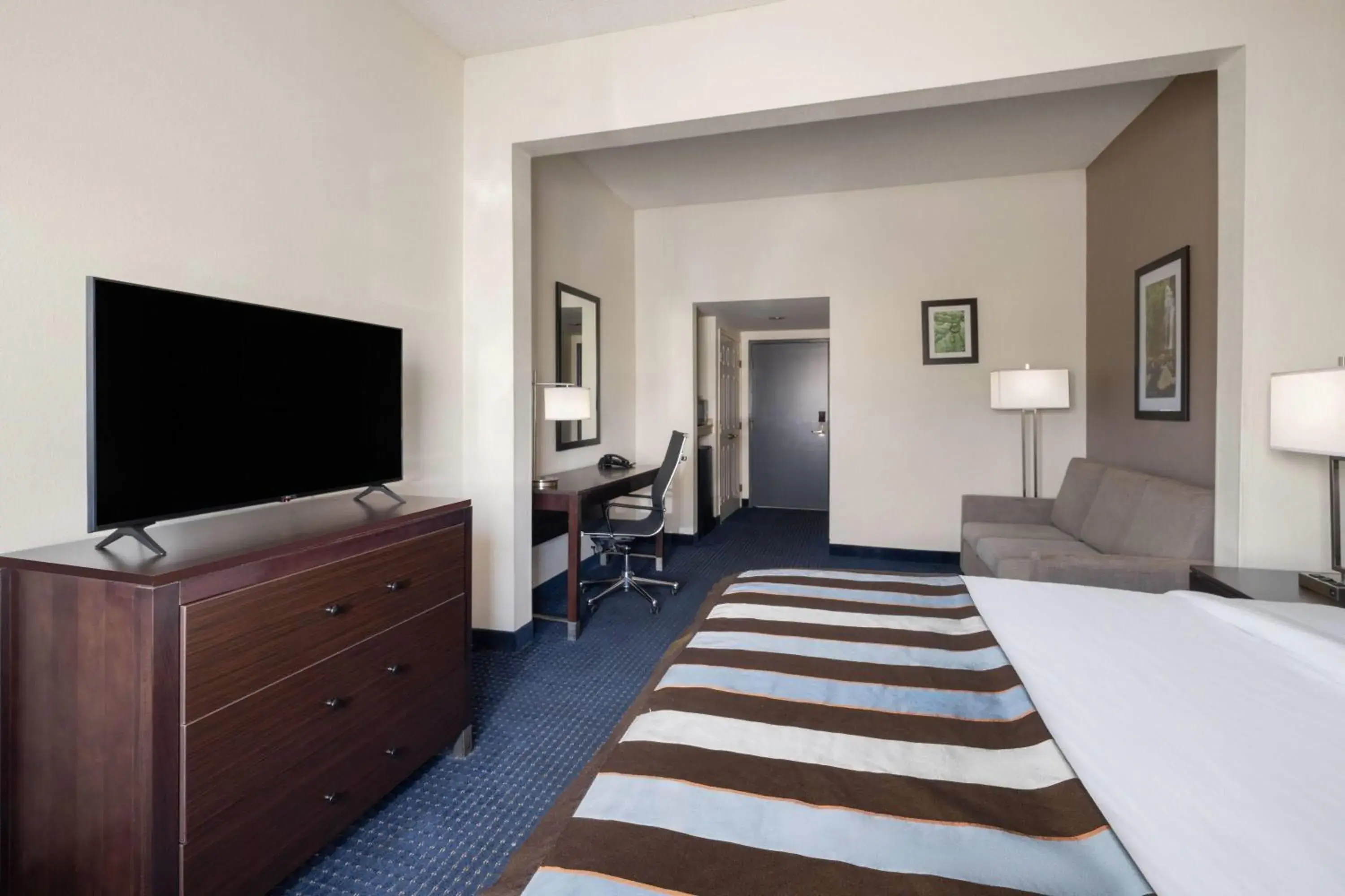 Photo of the whole room, Bed in Wingate by Wyndham Augusta Fort Eisenhower Photo of the whole room, Bed in Wingate by Wyndham Augusta Fort Eisenhower