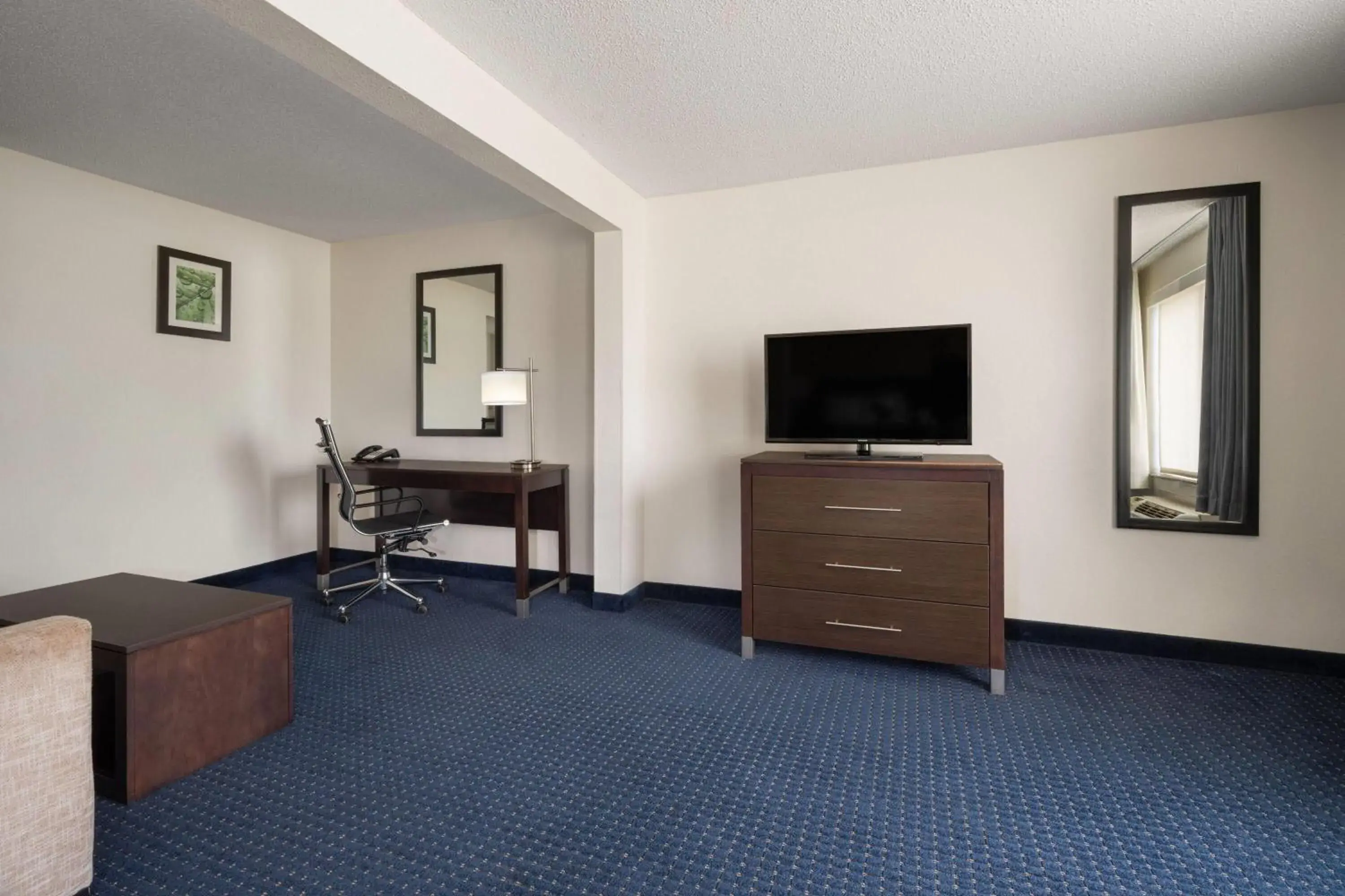 Photo of the whole room in Wingate by Wyndham Augusta Fort Eisenhower Photo of the whole room in Wingate by Wyndham Augusta Fort Eisenhower