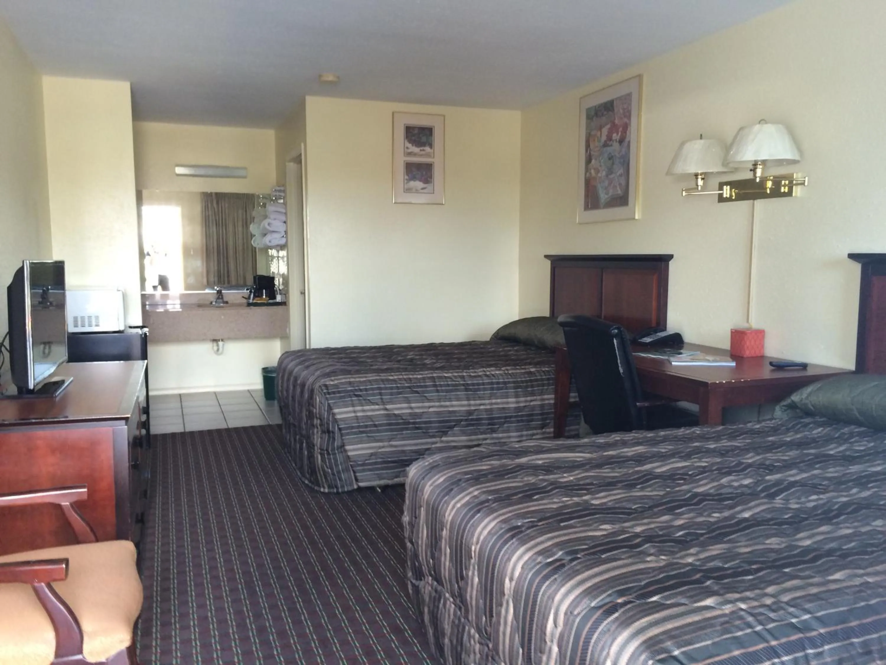 Photo of the whole room in Knights Inn Augusta Fort Gordon