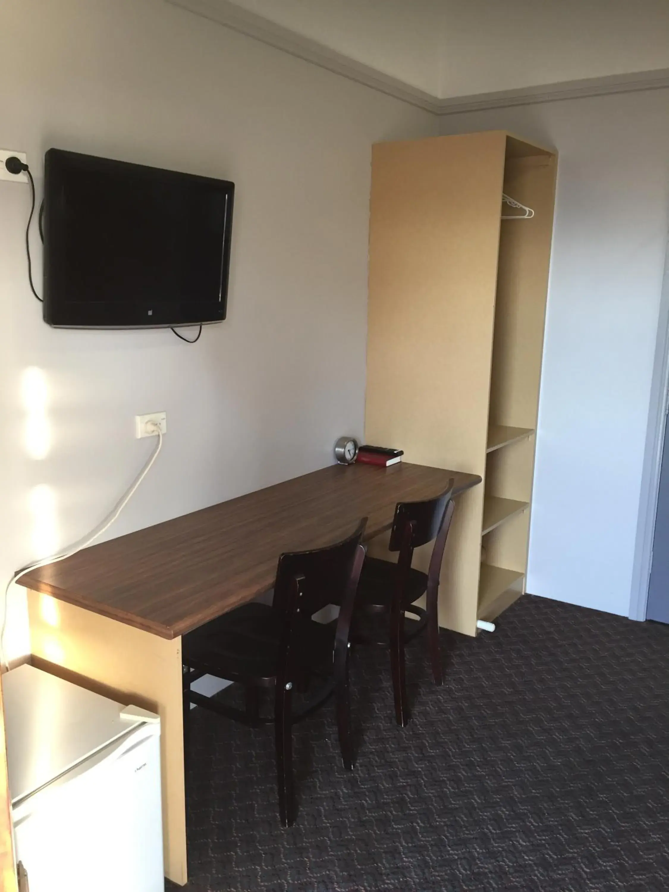 Twin Room with Balcony in Heritage Hotel Rockhampton Twin Room with Balcony in Heritage Hotel Rockhampton
