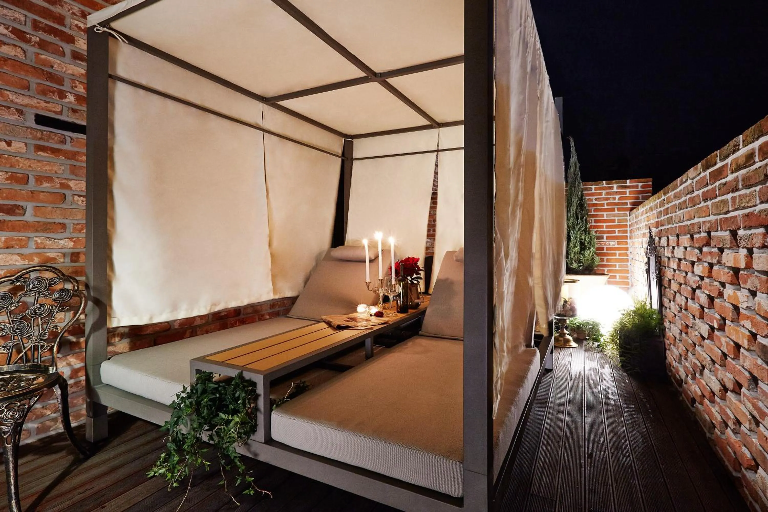 Balcony/Terrace, Bed in Roseto Hotel