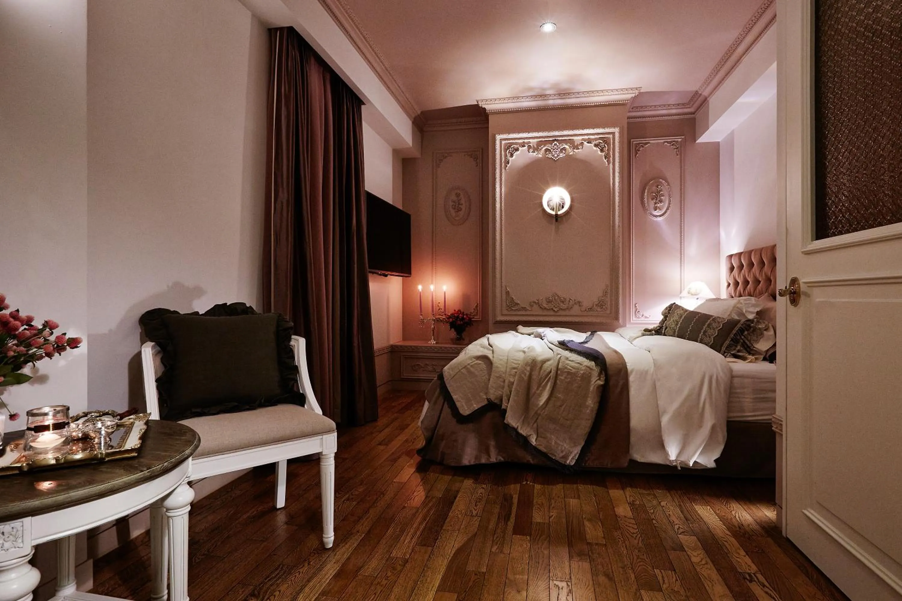 Photo of the whole room, Bed in Roseto Hotel